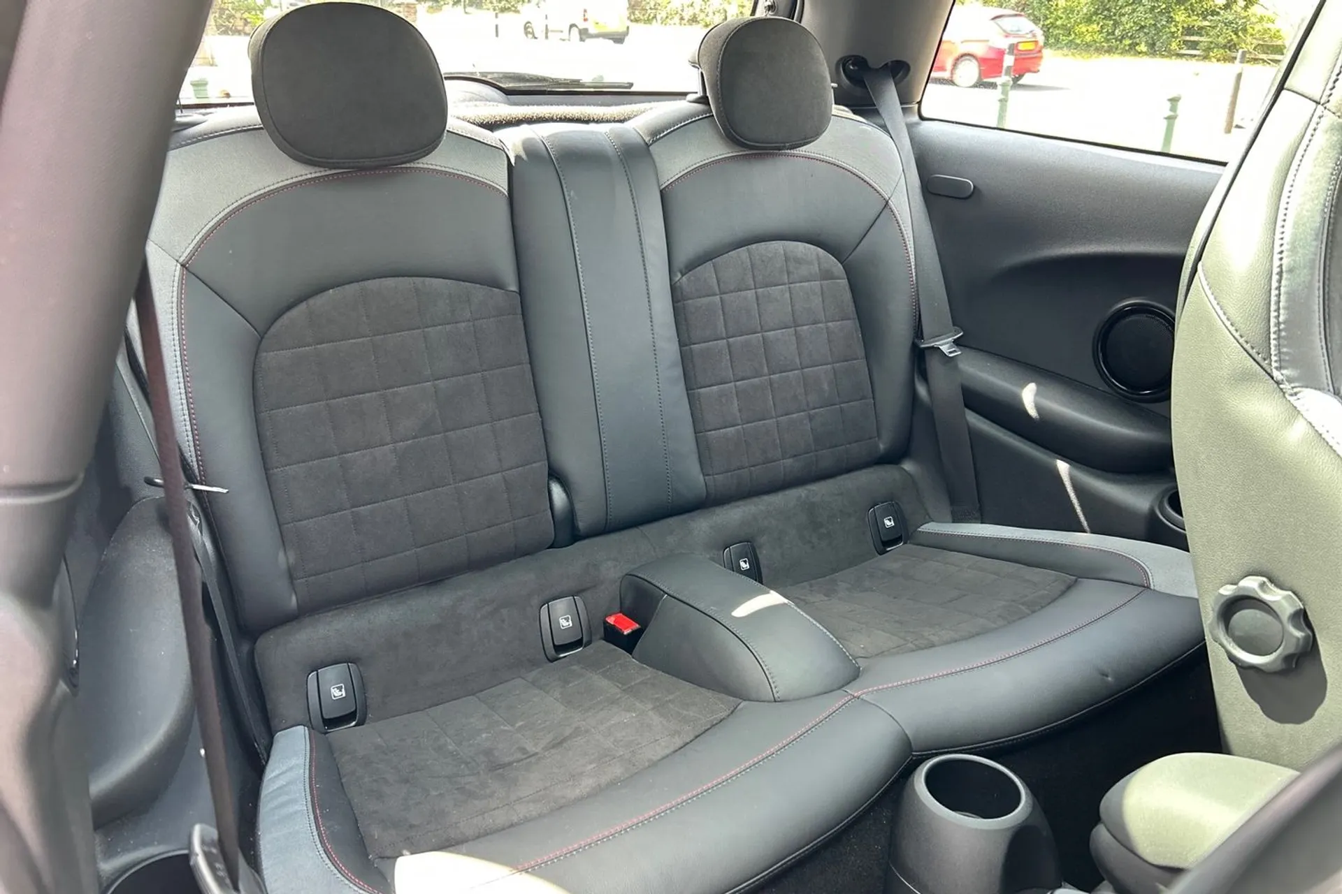 MINI HATCHBACK thumbnail image number 10