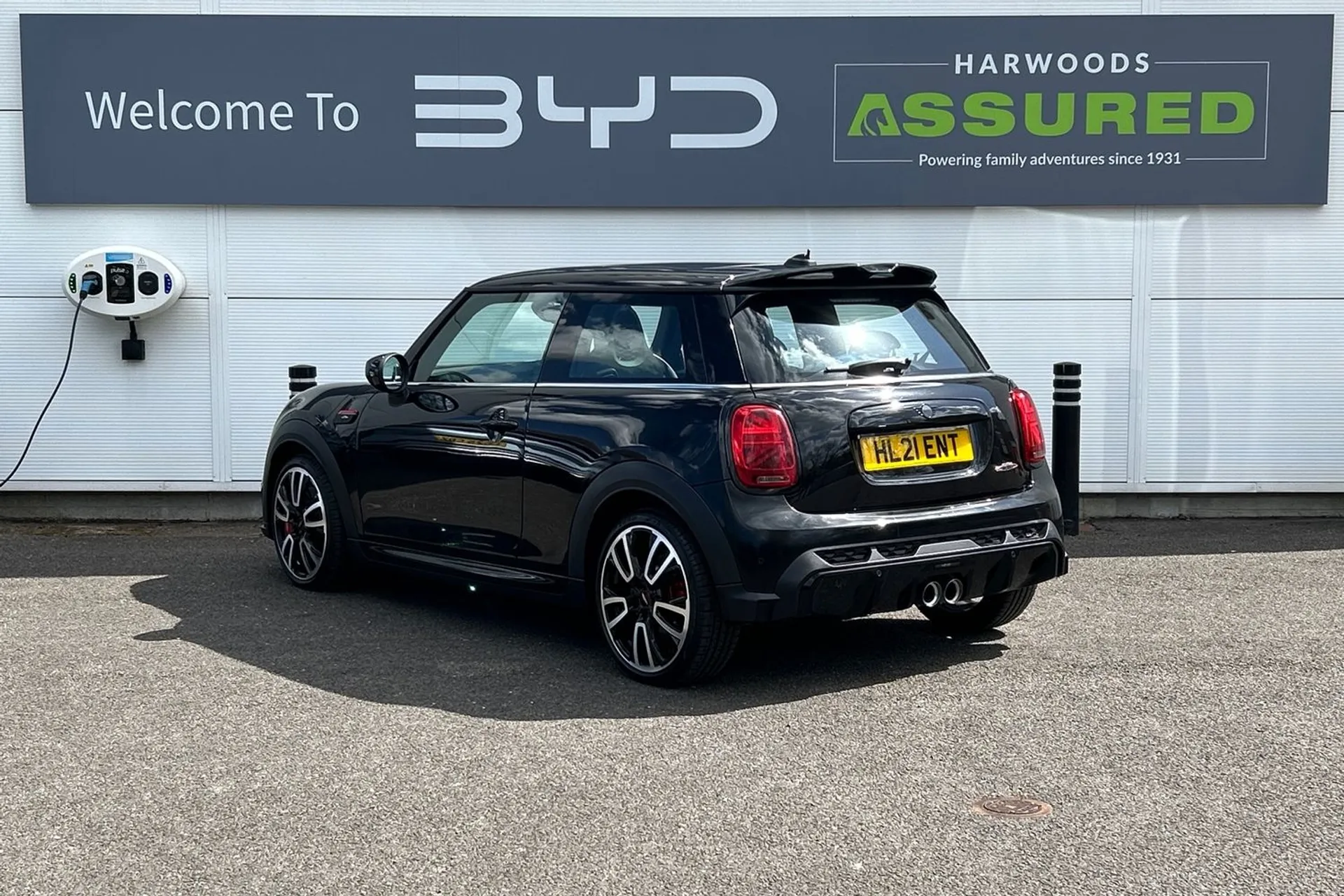 MINI HATCHBACK thumbnail image number 9