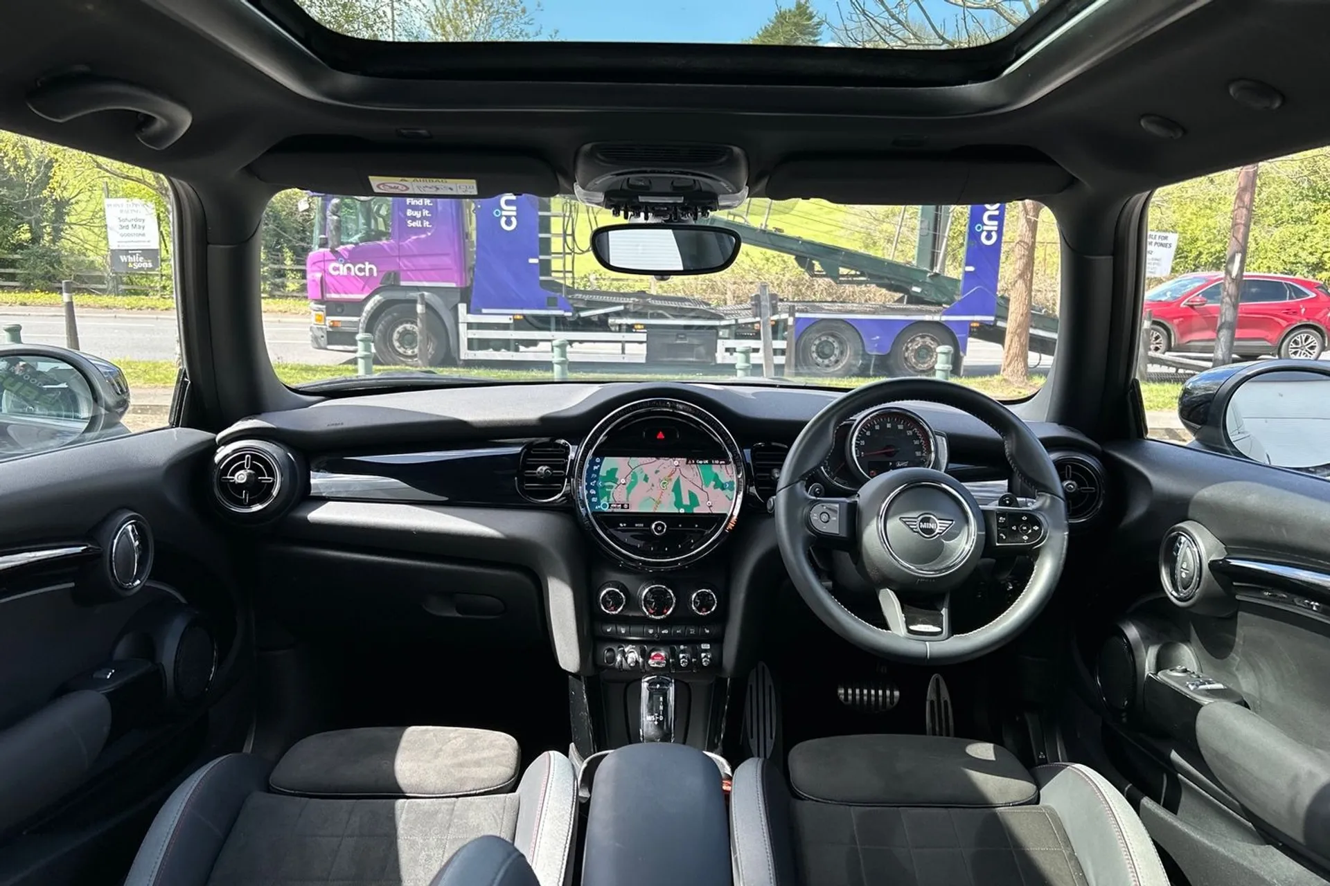 MINI HATCHBACK thumbnail image number 3