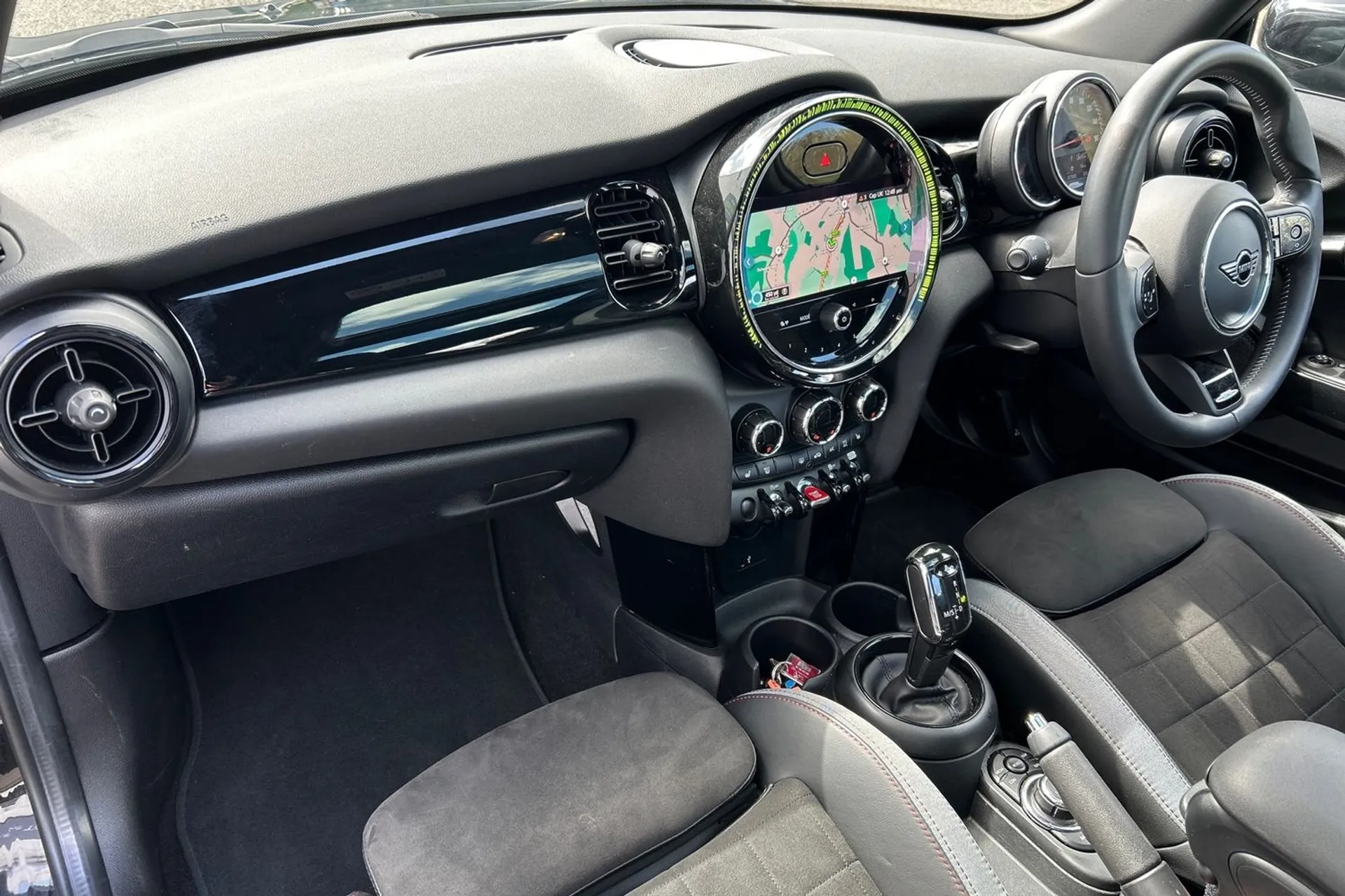 MINI HATCHBACK thumbnail image number 18