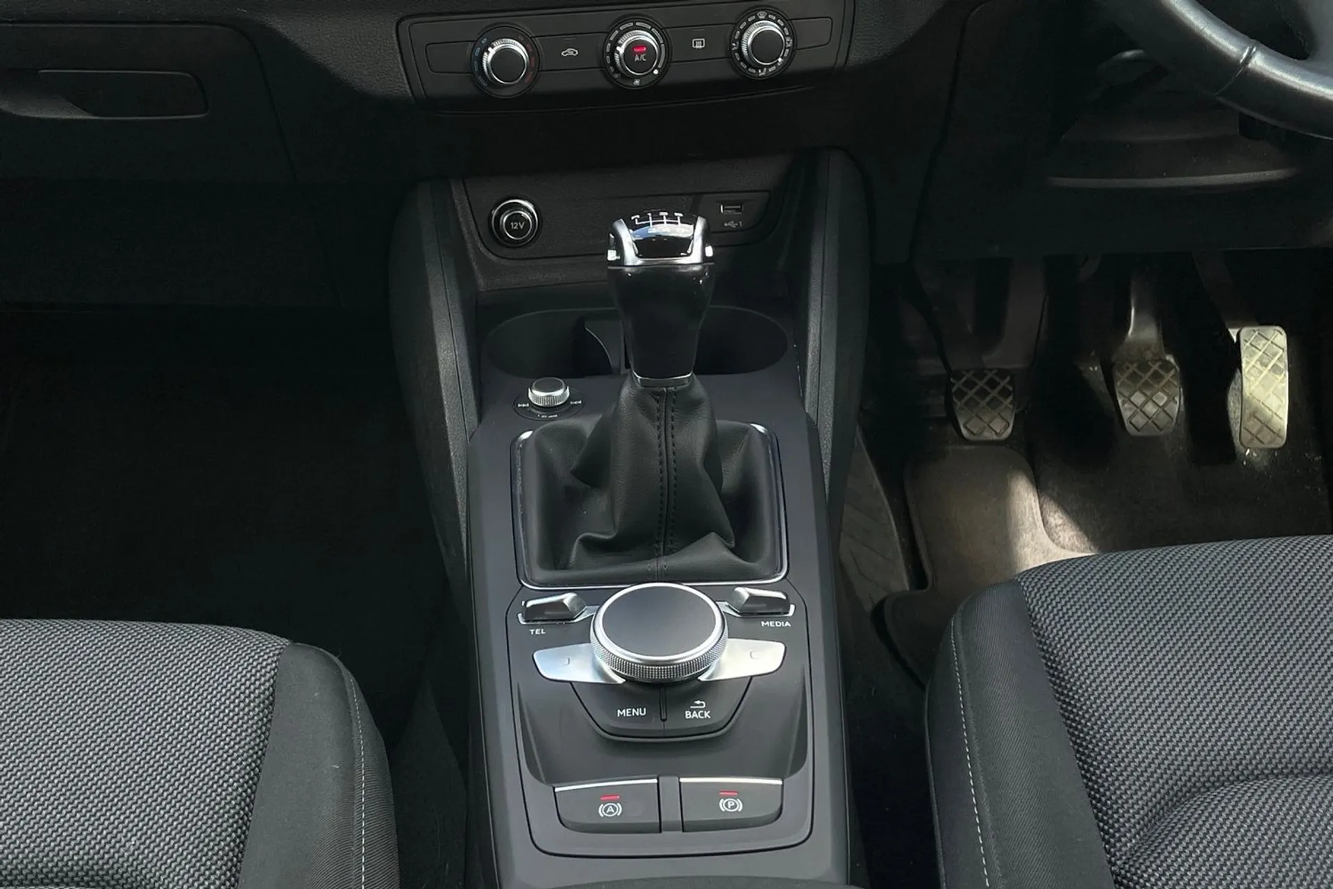 Audi Q2 thumbnail image number 39