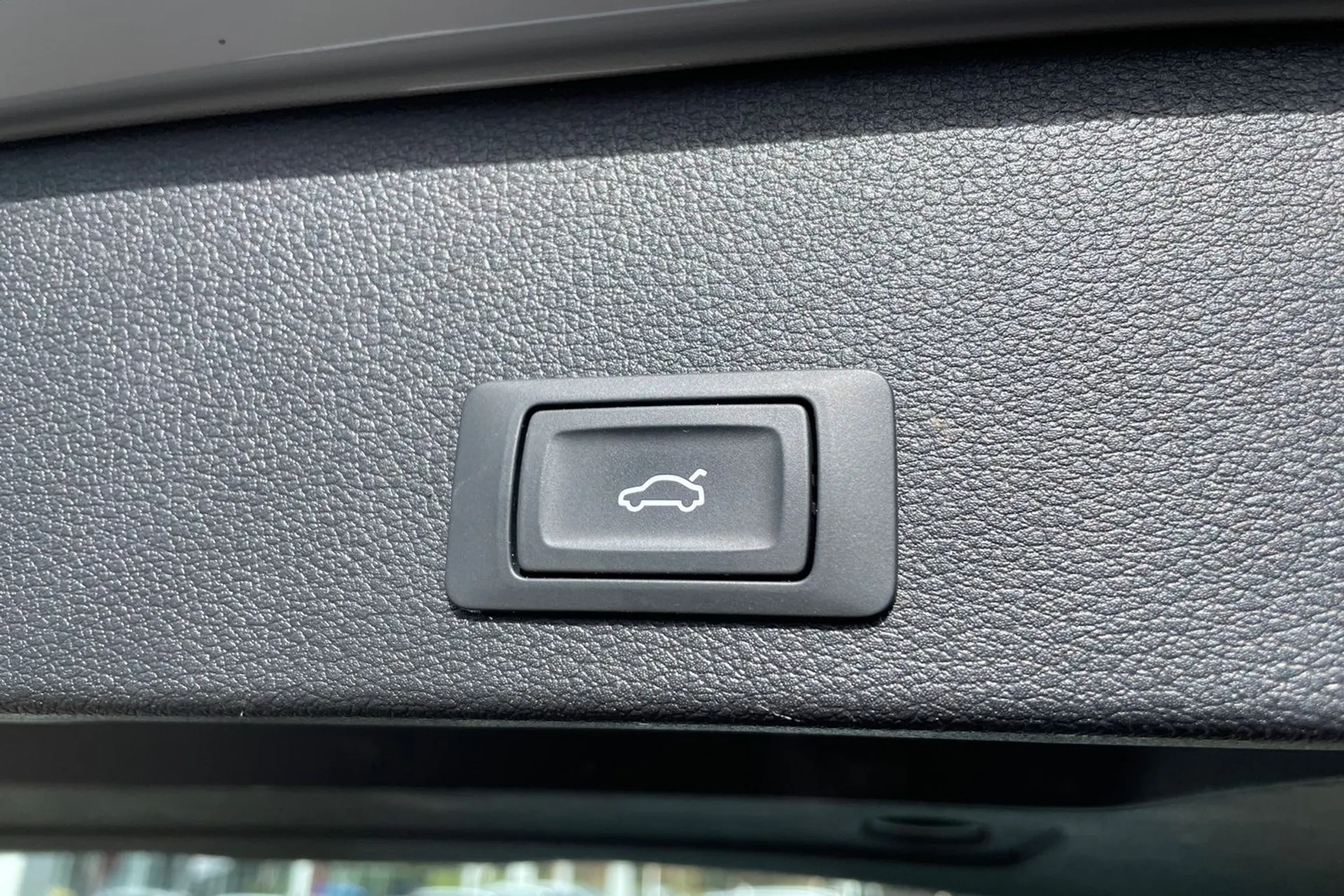 Audi Q2 thumbnail image number 18