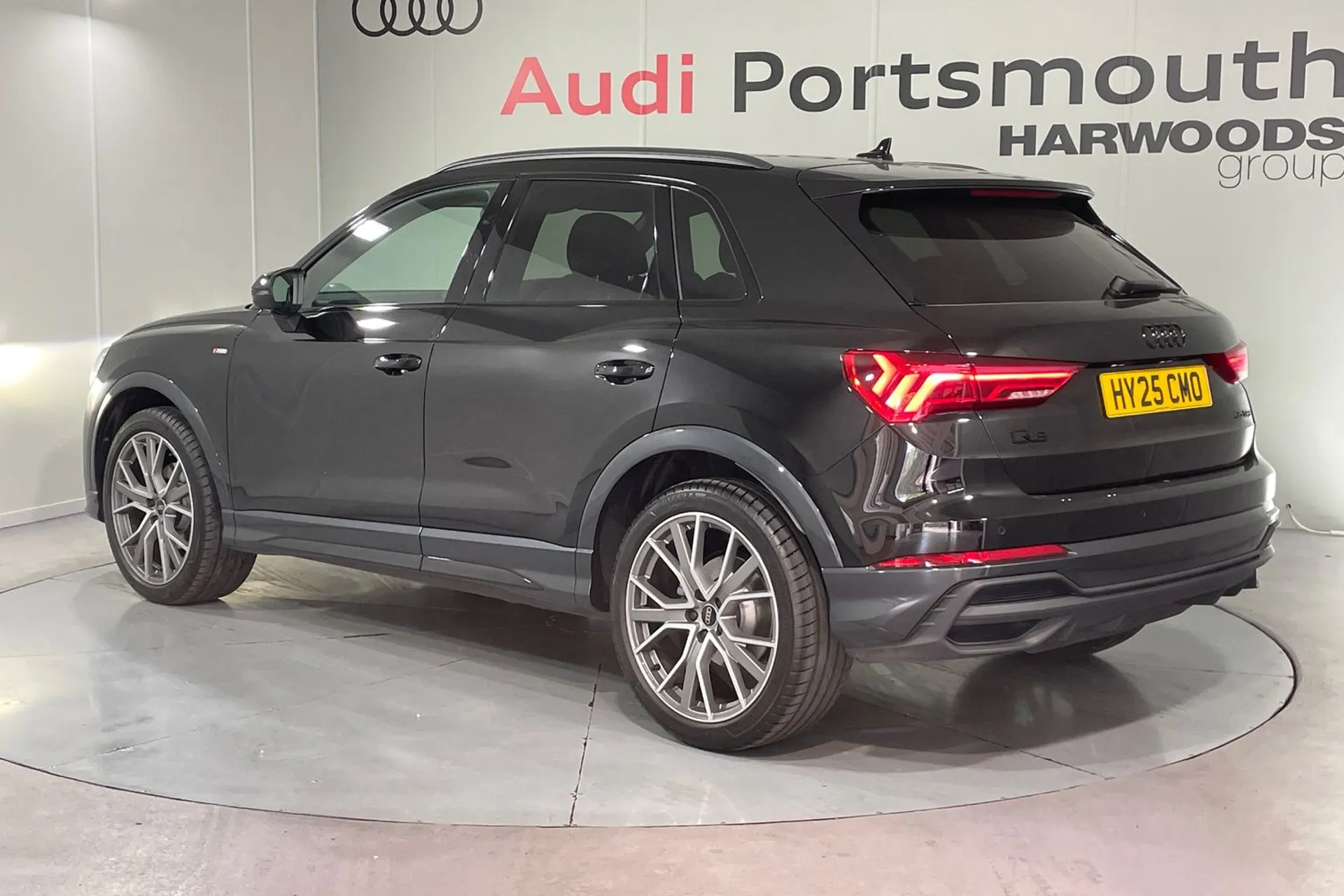 Audi Q3 thumbnail image number 7