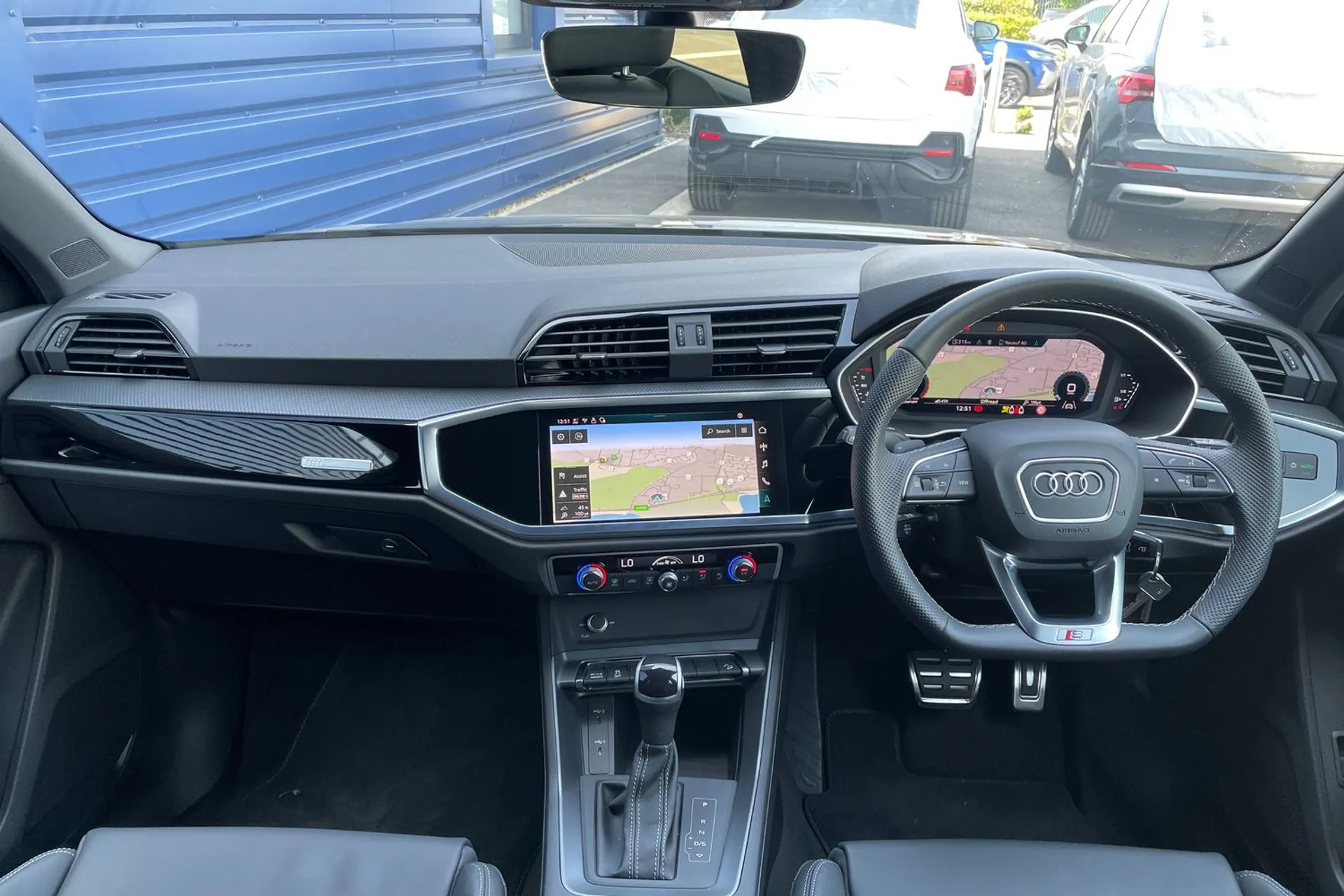 Audi Q3 thumbnail image number 3