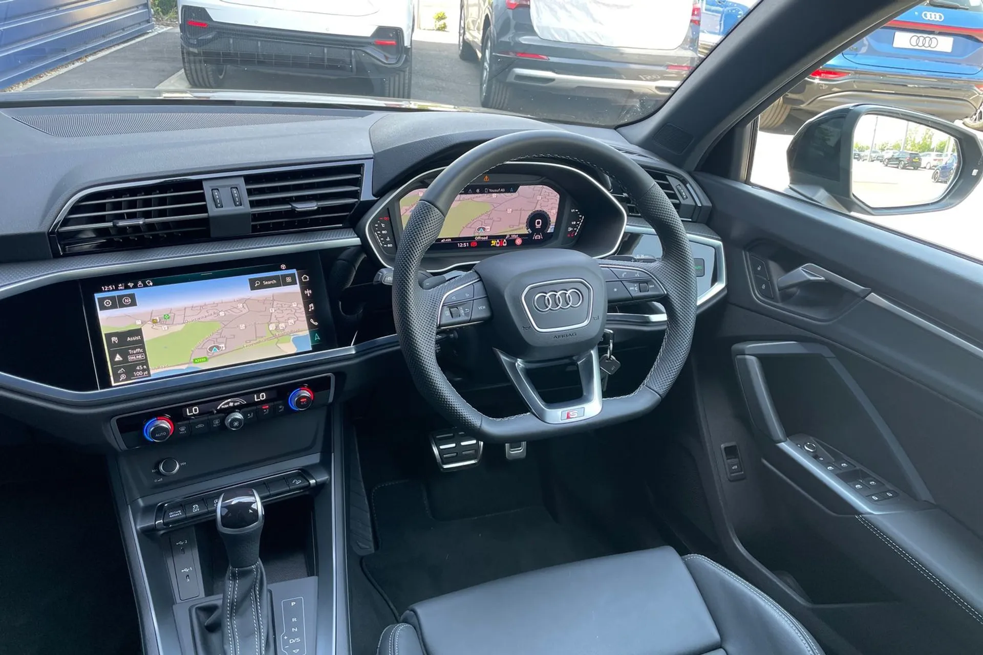 Audi Q3 thumbnail image number 33