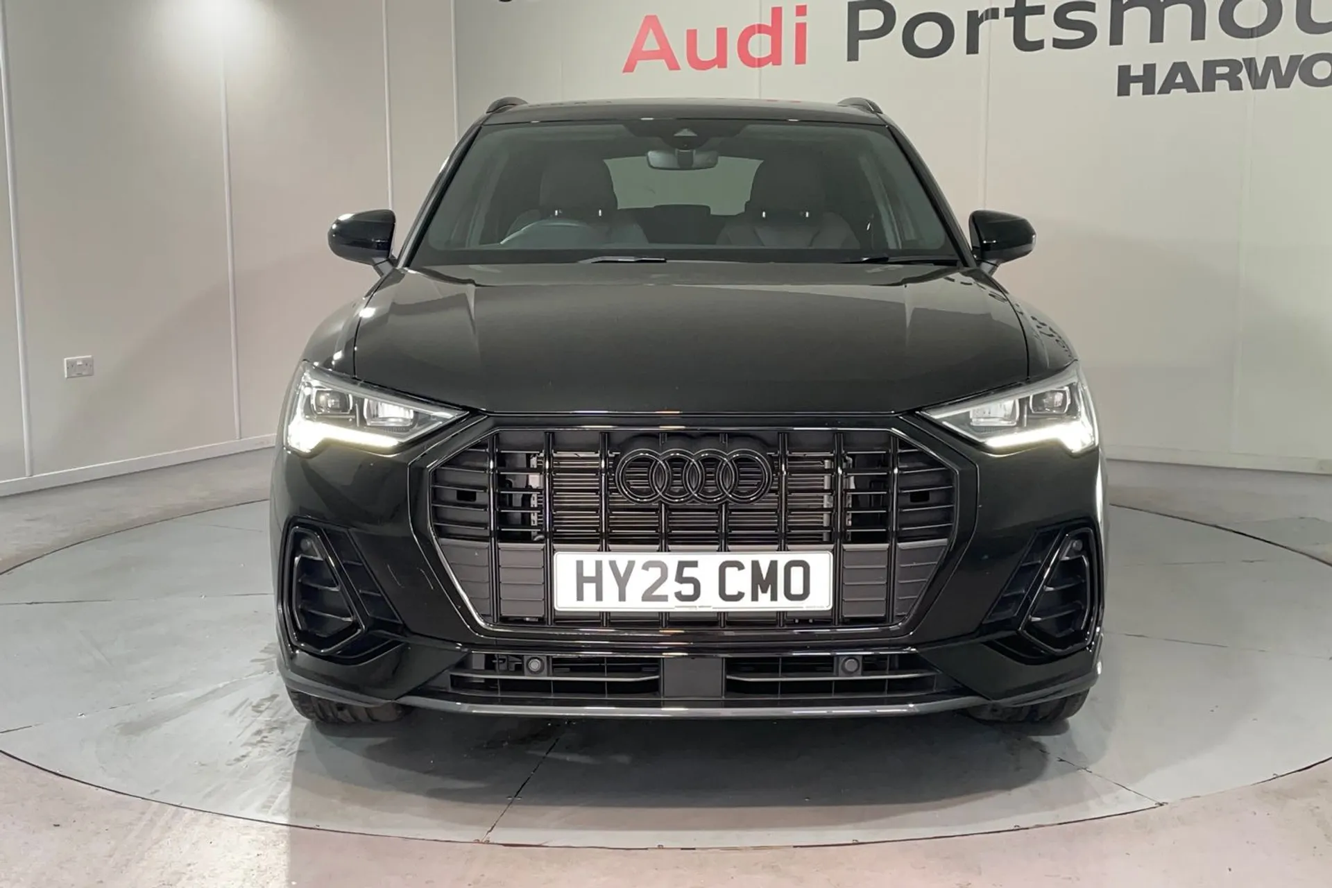 Audi Q3 thumbnail image number 10