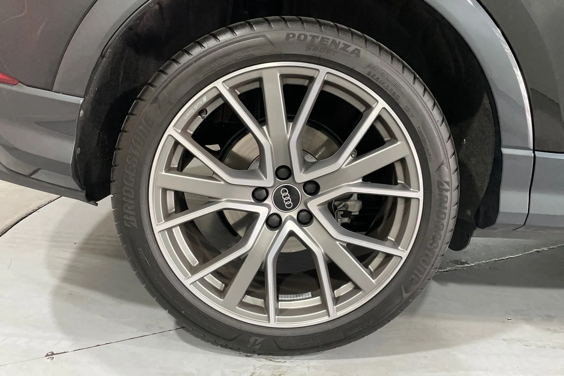 Audi Q3 thumbnail image number 11