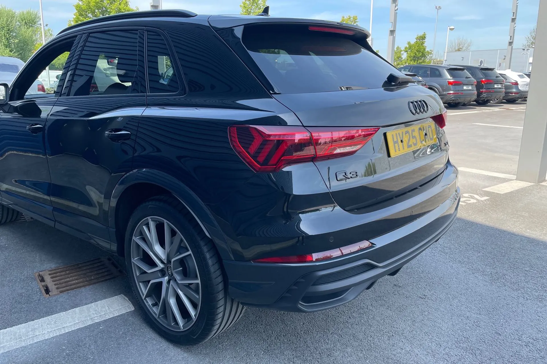 Audi Q3 thumbnail image number 15