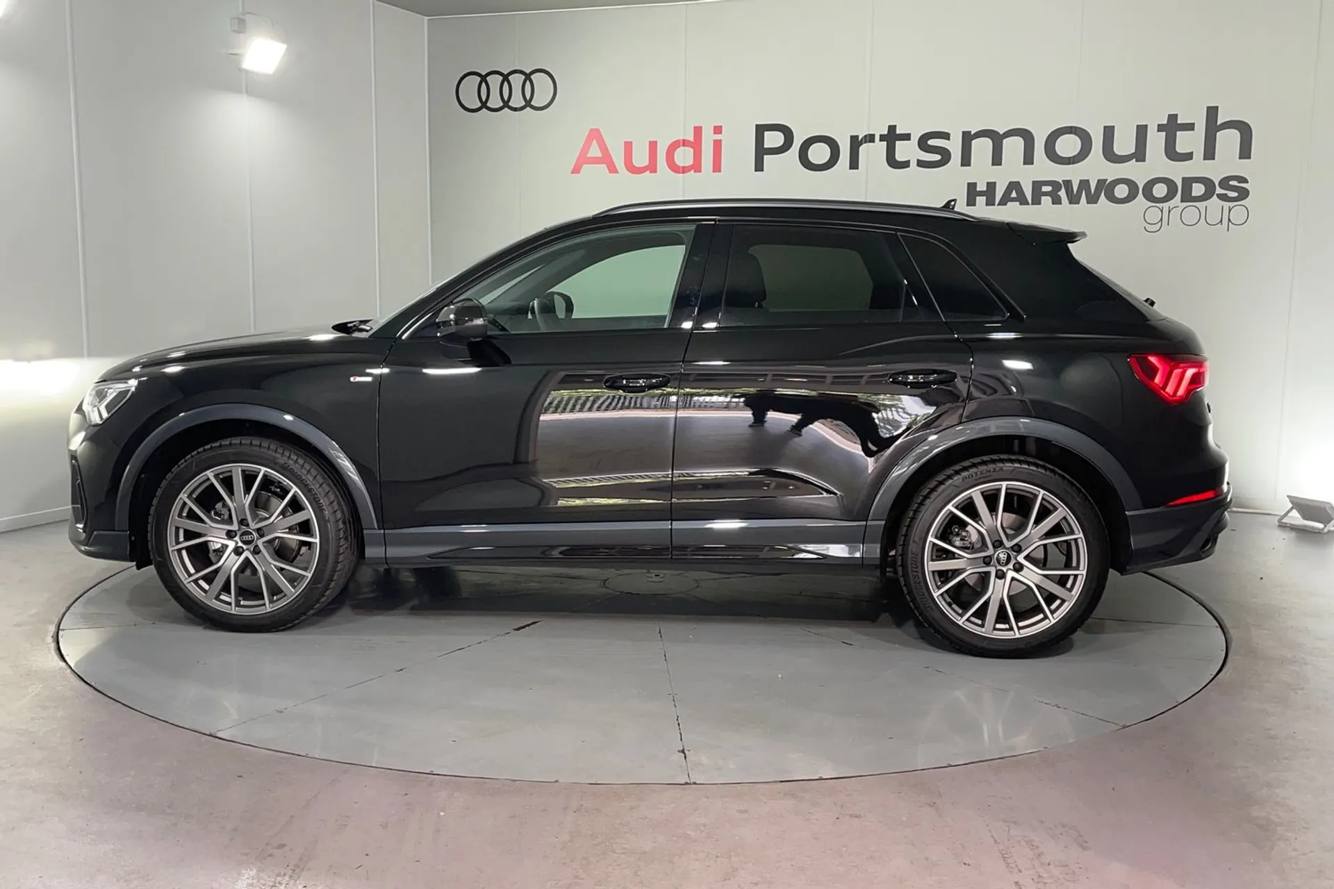 Audi Q3 thumbnail image number 8
