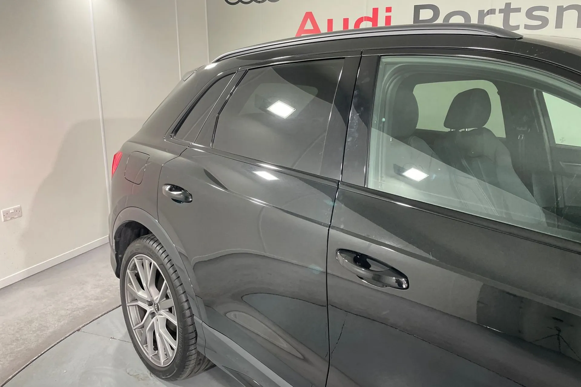 Audi Q3 thumbnail image number 12