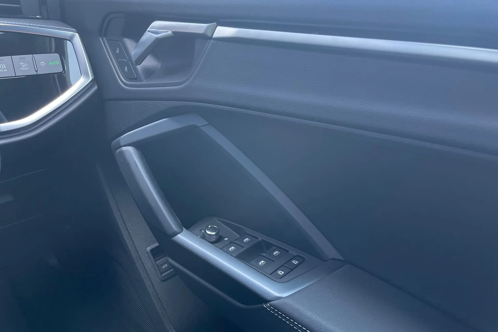 Audi Q3 thumbnail image number 39