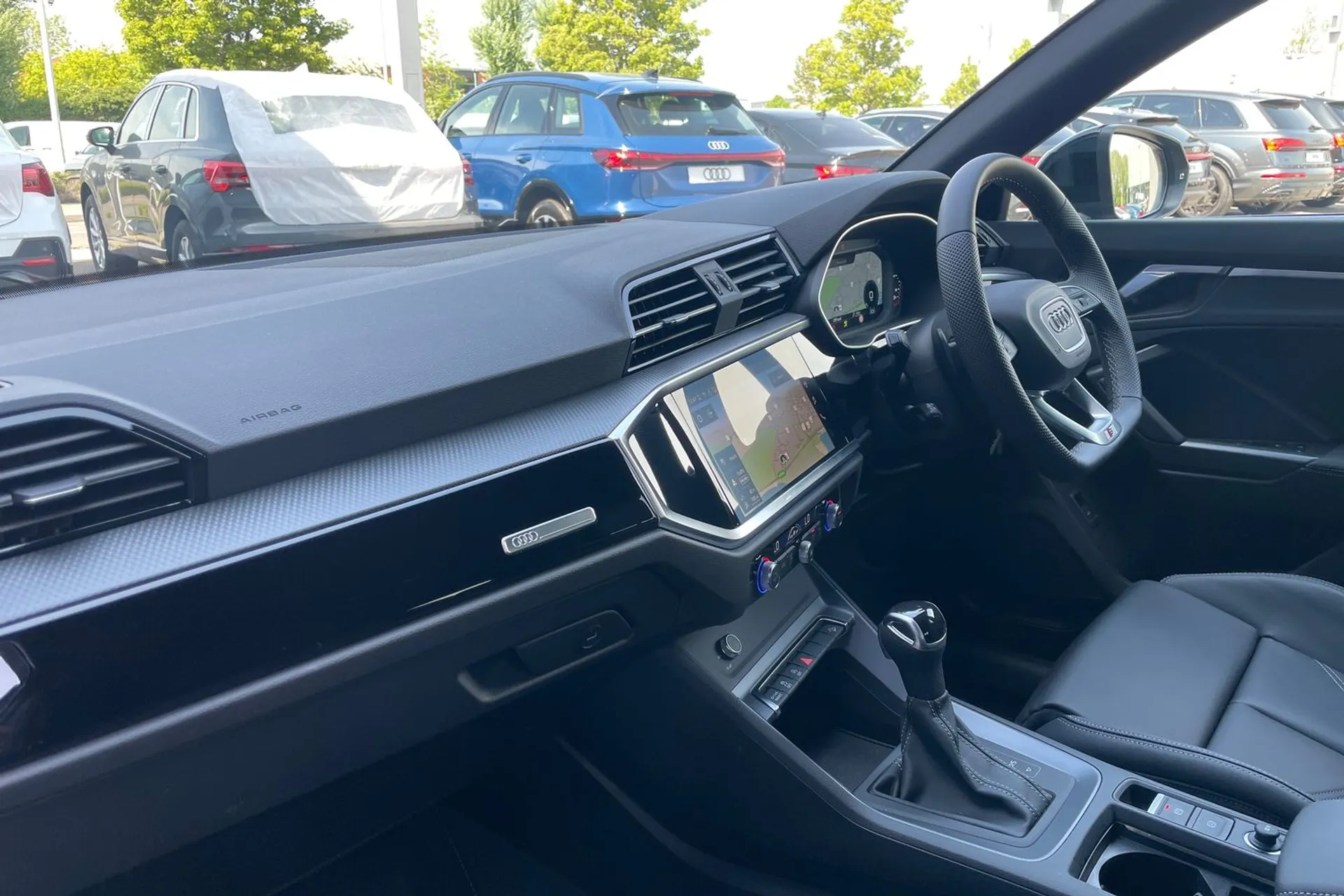 Audi Q3 thumbnail image number 27