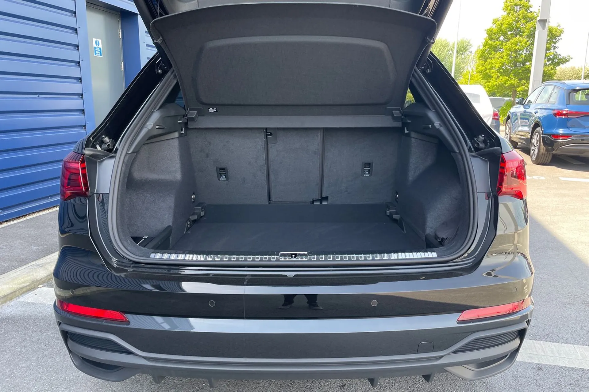 Audi Q3 thumbnail image number 17