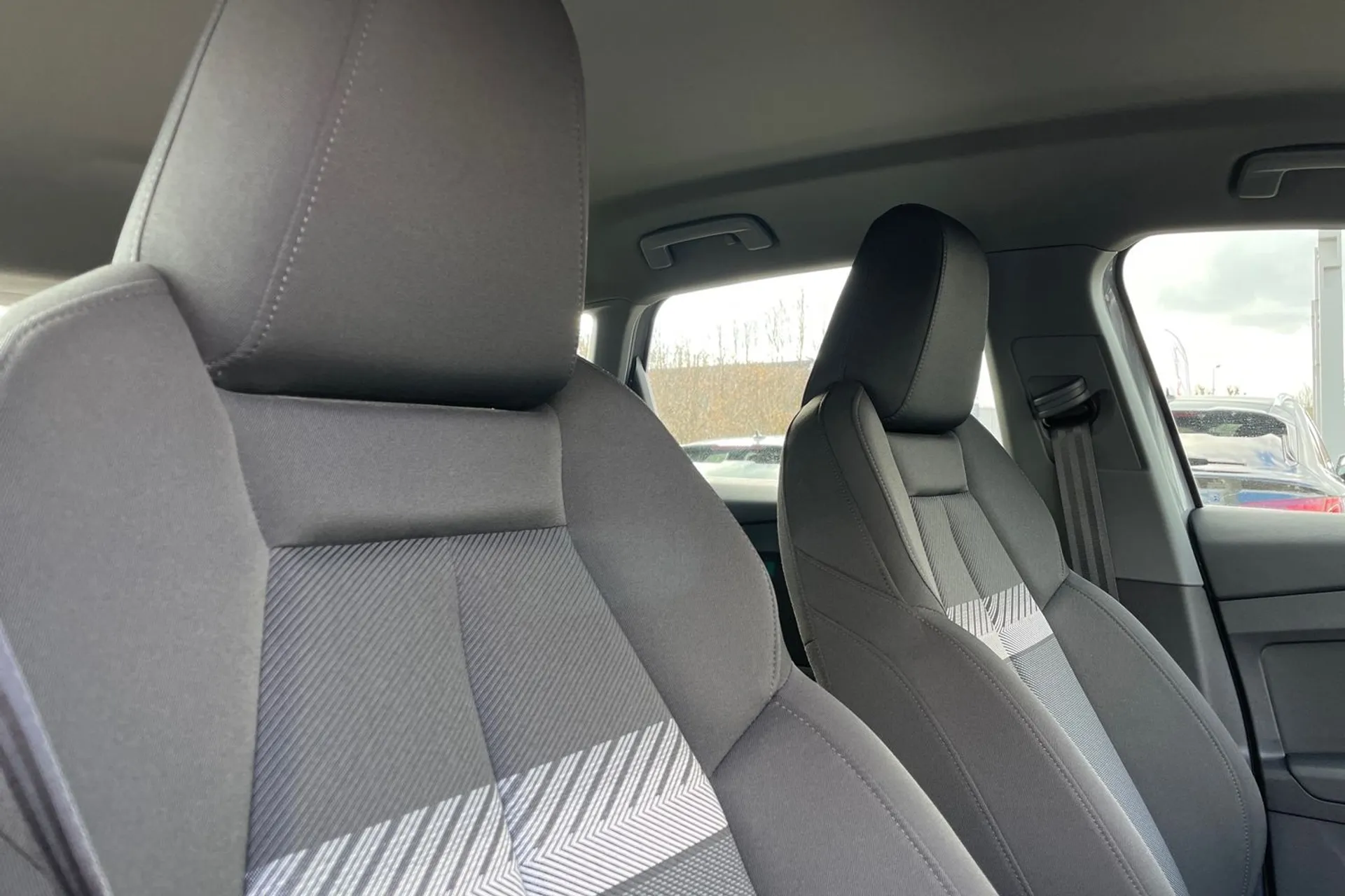 Audi Q4 thumbnail image number 42