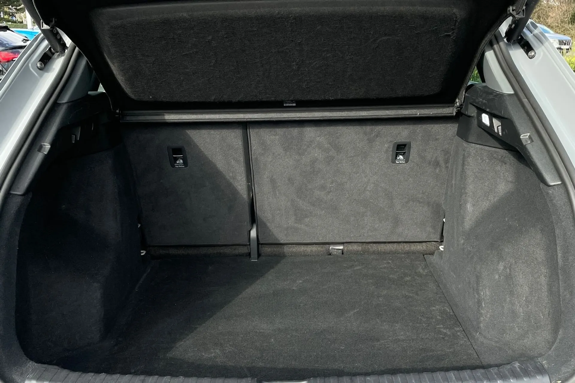 Audi Q4 thumbnail image number 17