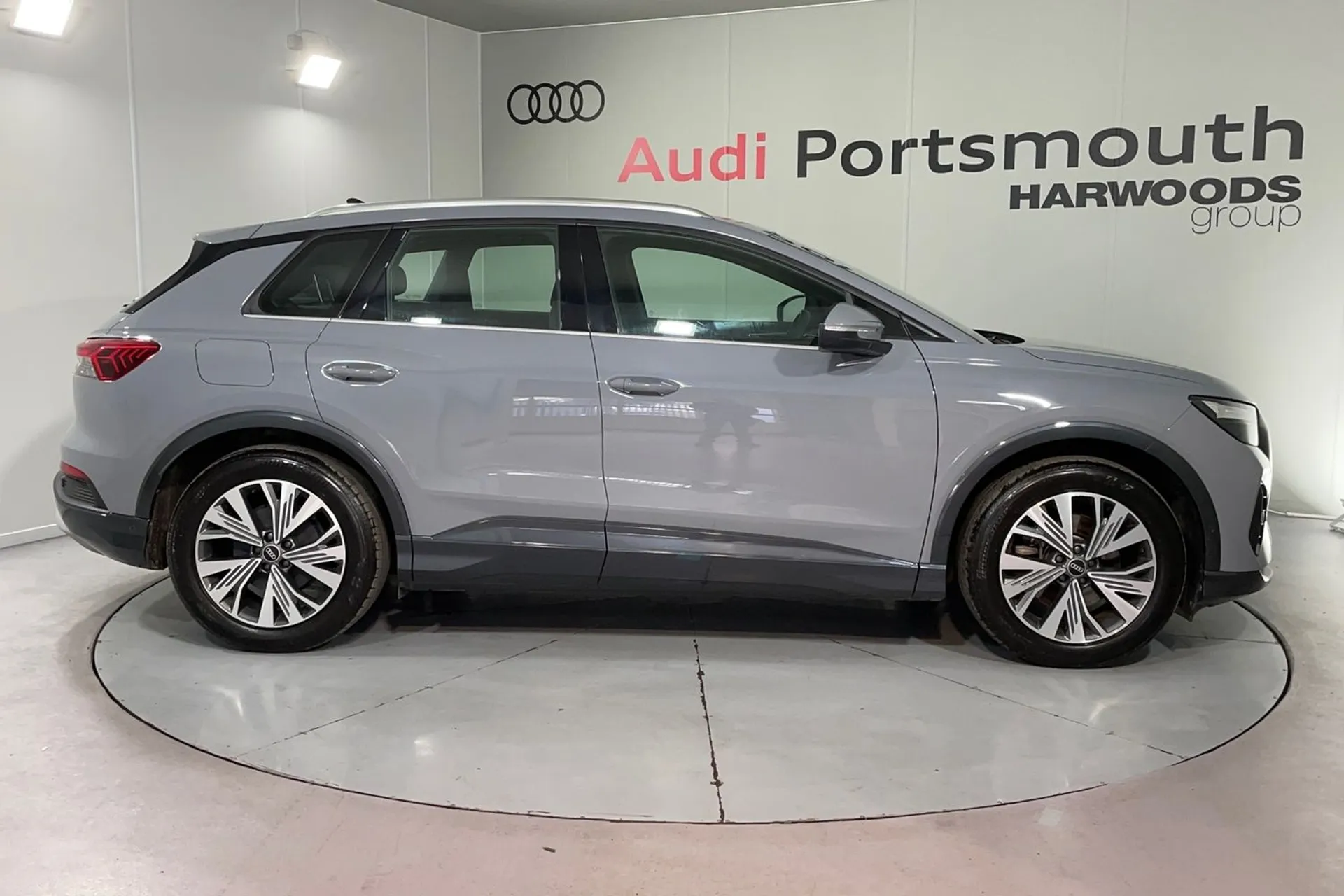 Audi Q4 thumbnail image number 2