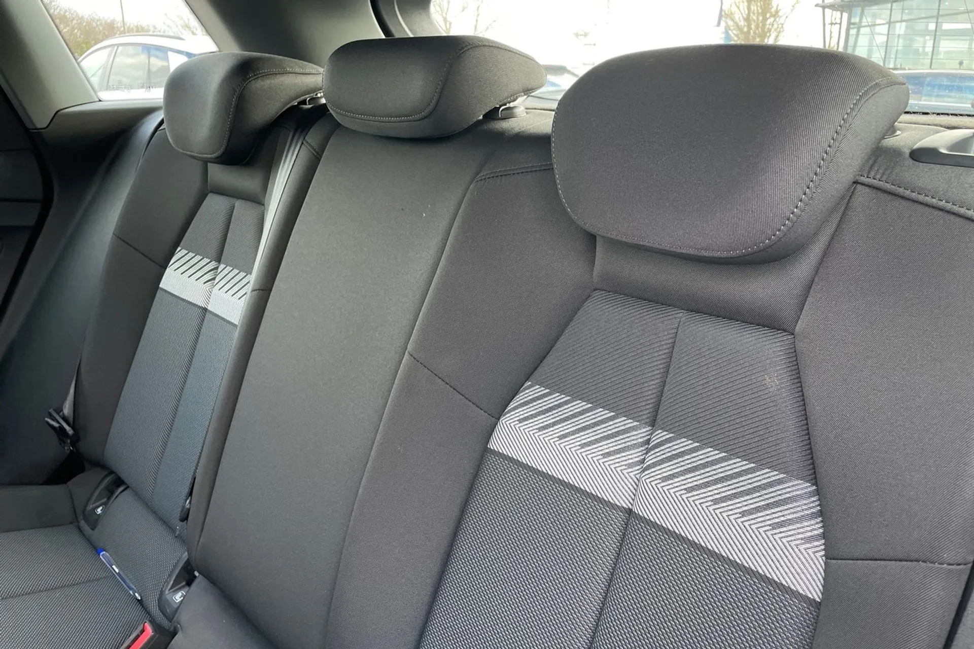 Audi Q4 thumbnail image number 32