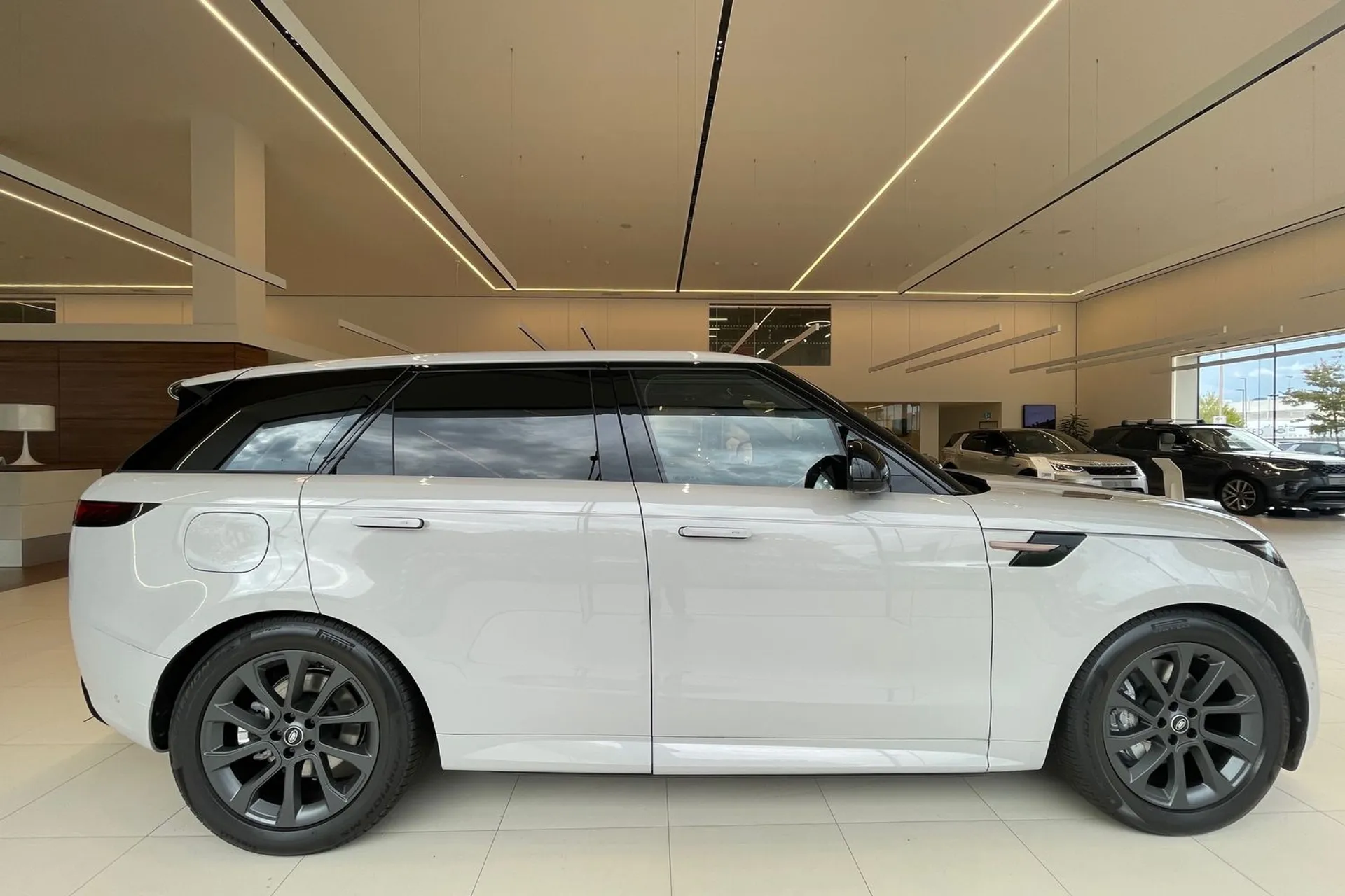 LAND ROVER RANGE ROVER SPORT thumbnail image number 2