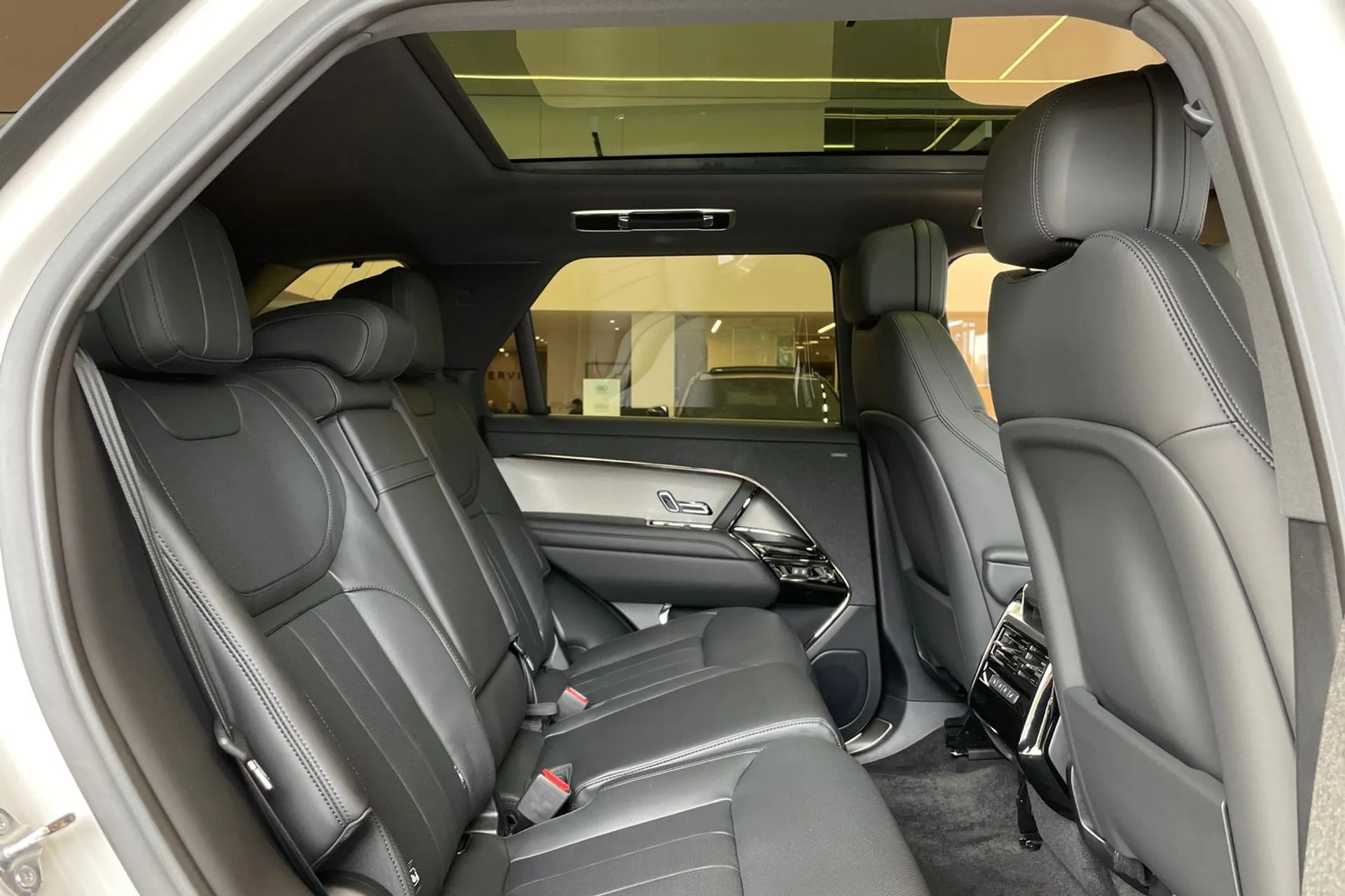 LAND ROVER RANGE ROVER SPORT thumbnail image number 31
