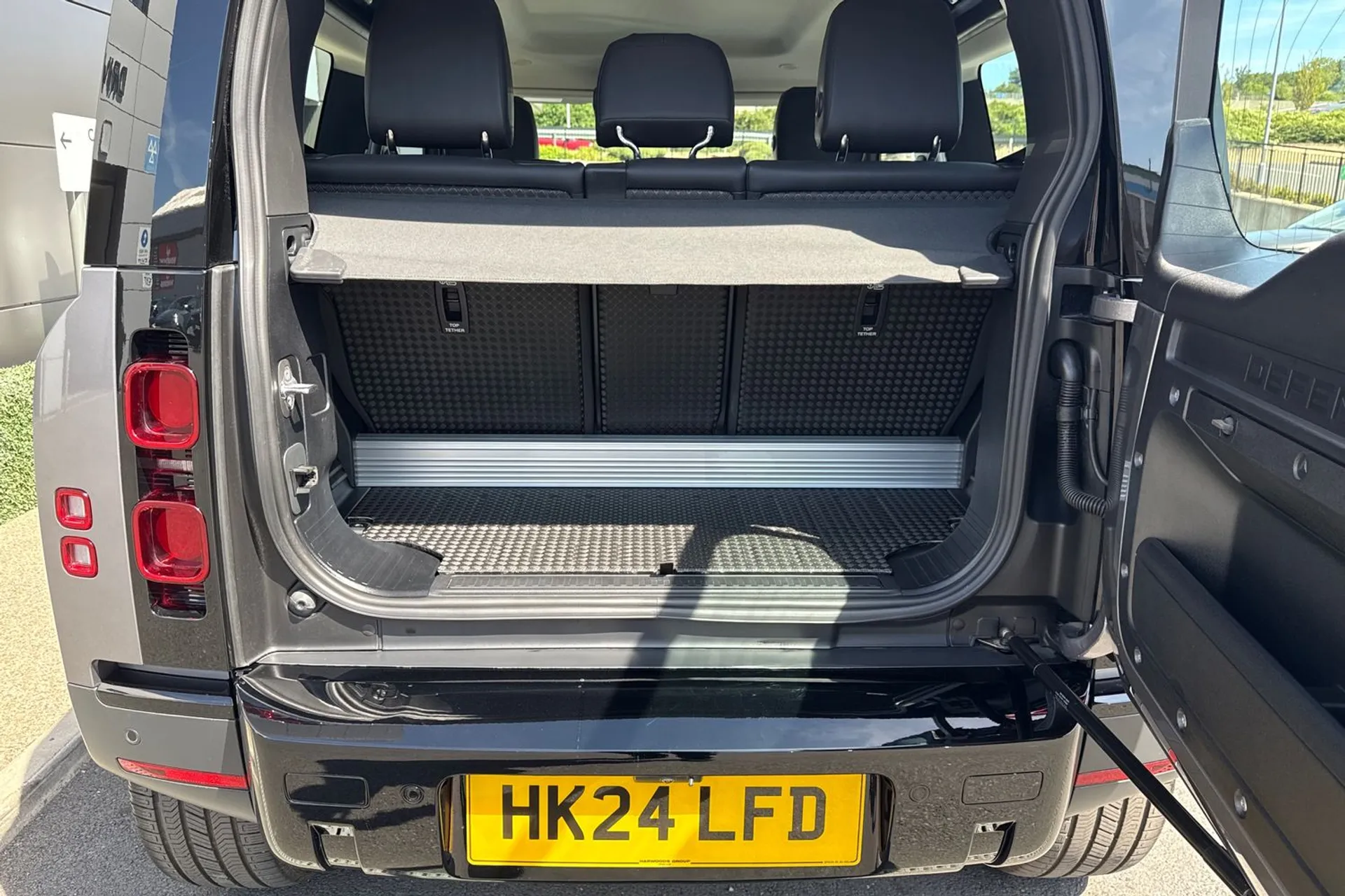 LAND ROVER DEFENDER thumbnail image number 32
