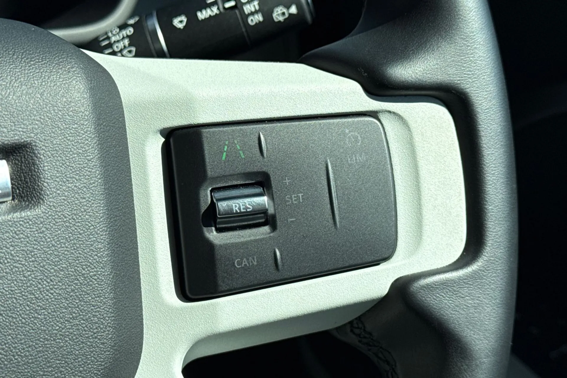 LAND ROVER DEFENDER thumbnail image number 47
