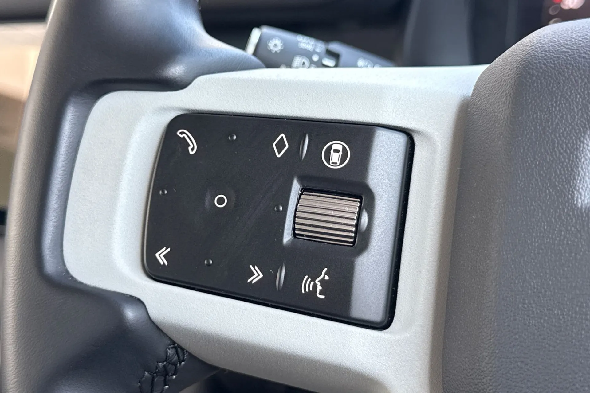 LAND ROVER DEFENDER thumbnail image number 46