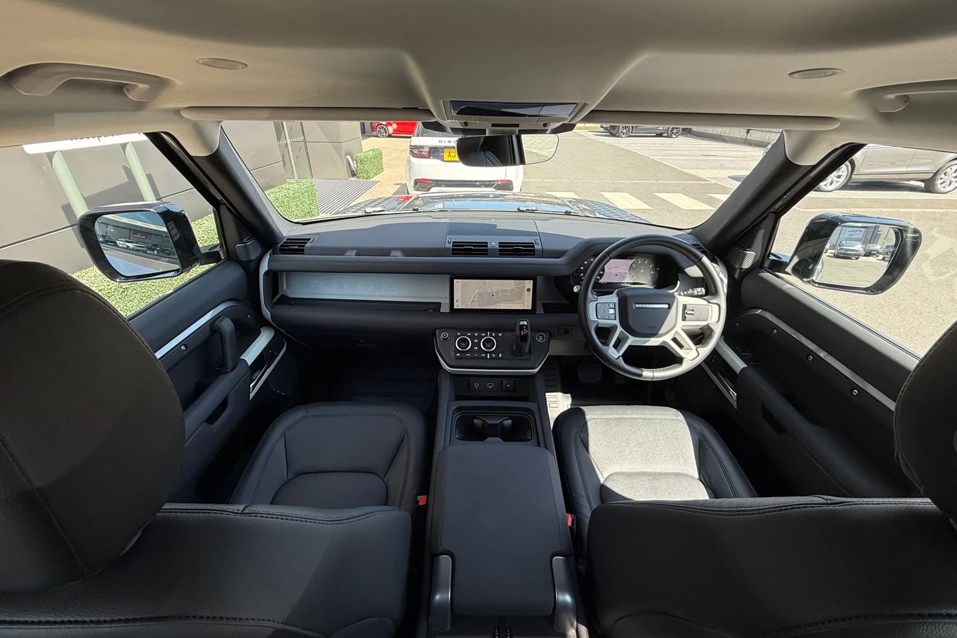 LAND ROVER DEFENDER thumbnail image number 3