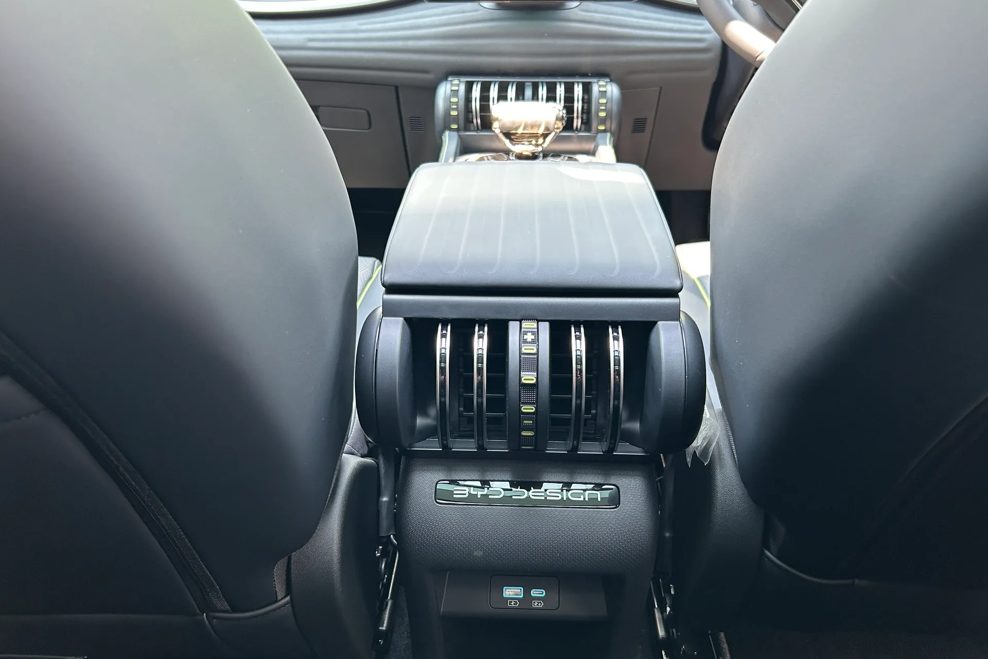 BYD ATTO 3 thumbnail image number 32