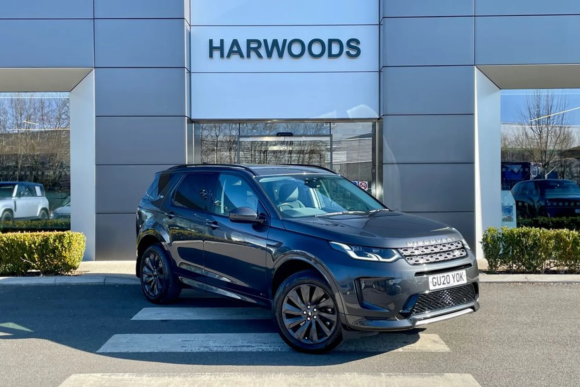 LAND ROVER DISCOVERY SPORT focused image