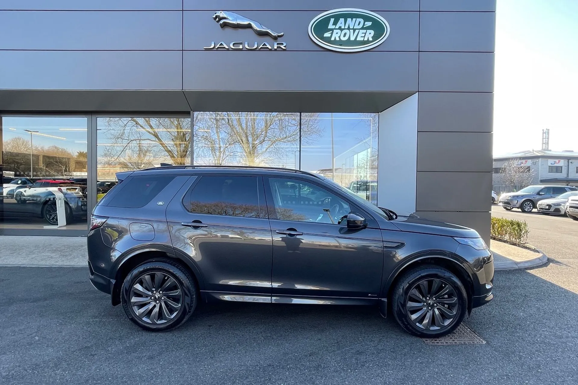 LAND ROVER DISCOVERY SPORT thumbnail image number 2