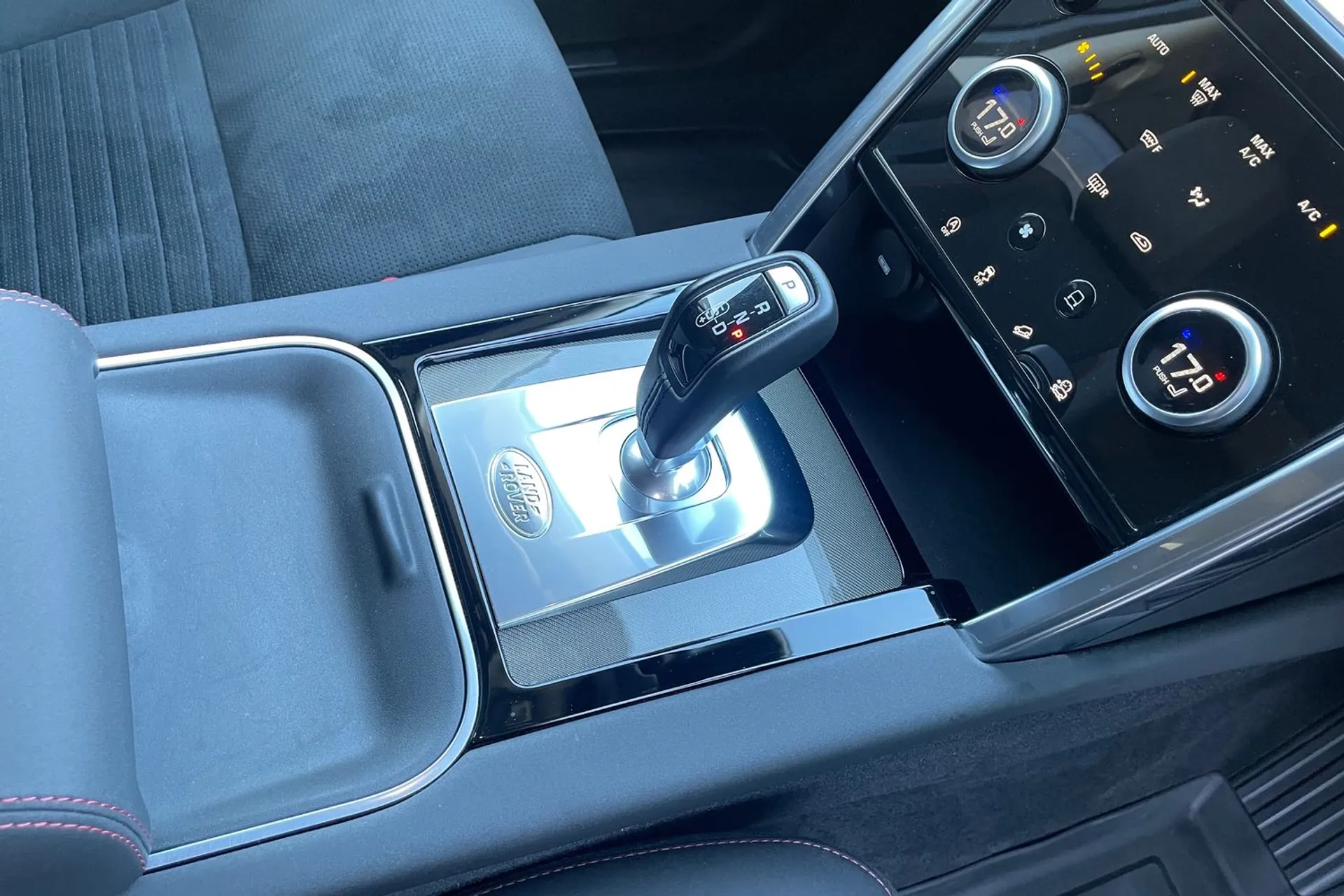 LAND ROVER DISCOVERY SPORT thumbnail image number 19