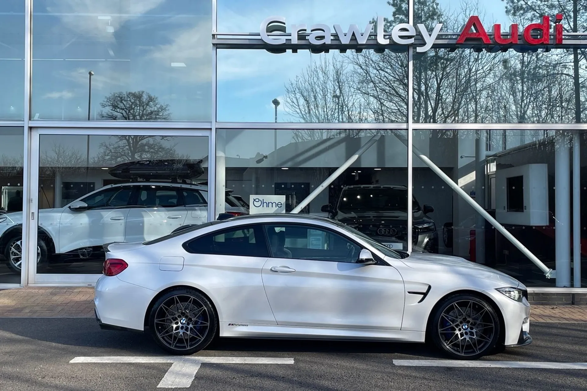 BMW M4 thumbnail image number 2