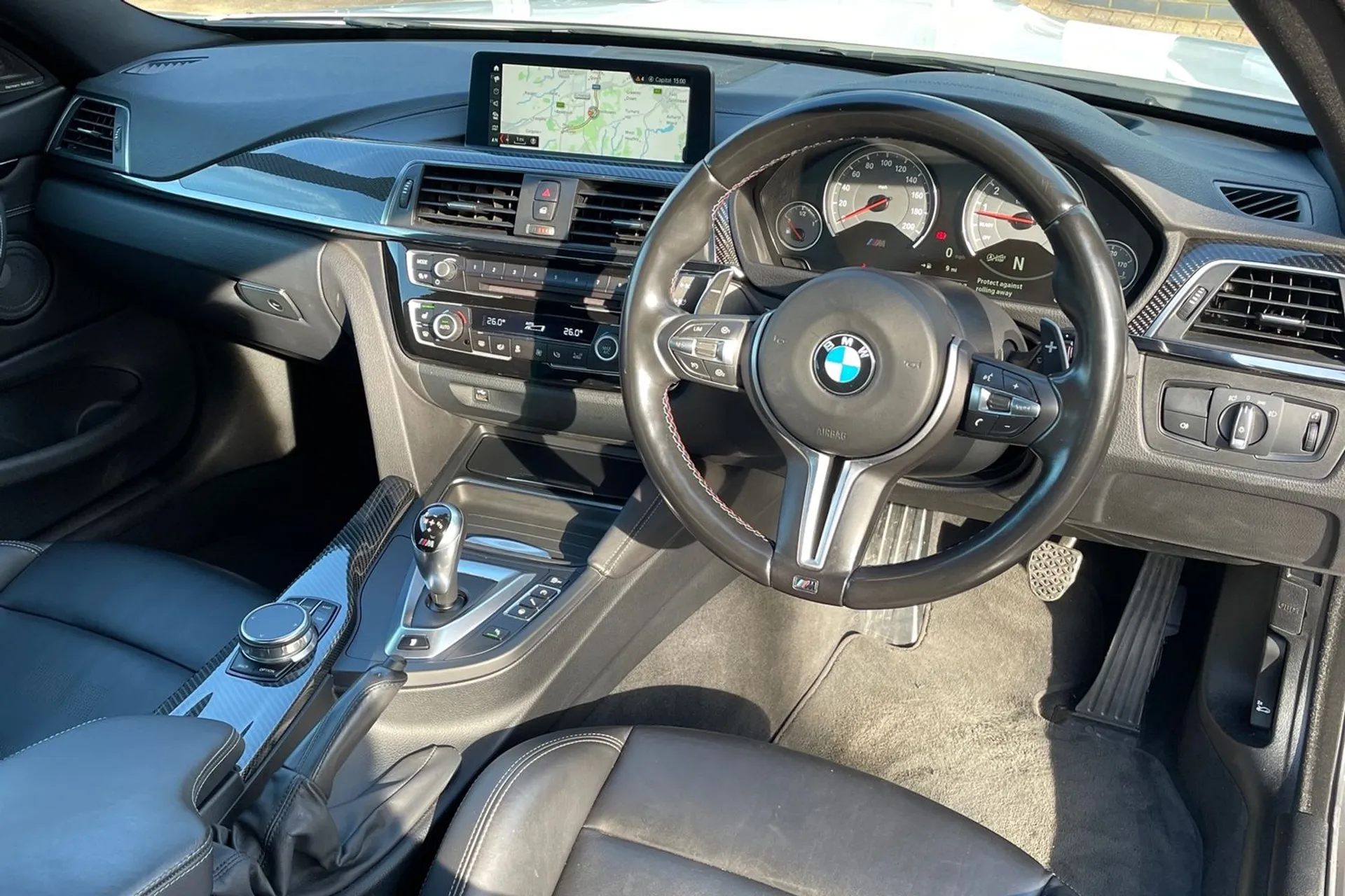 BMW M4 thumbnail image number 25