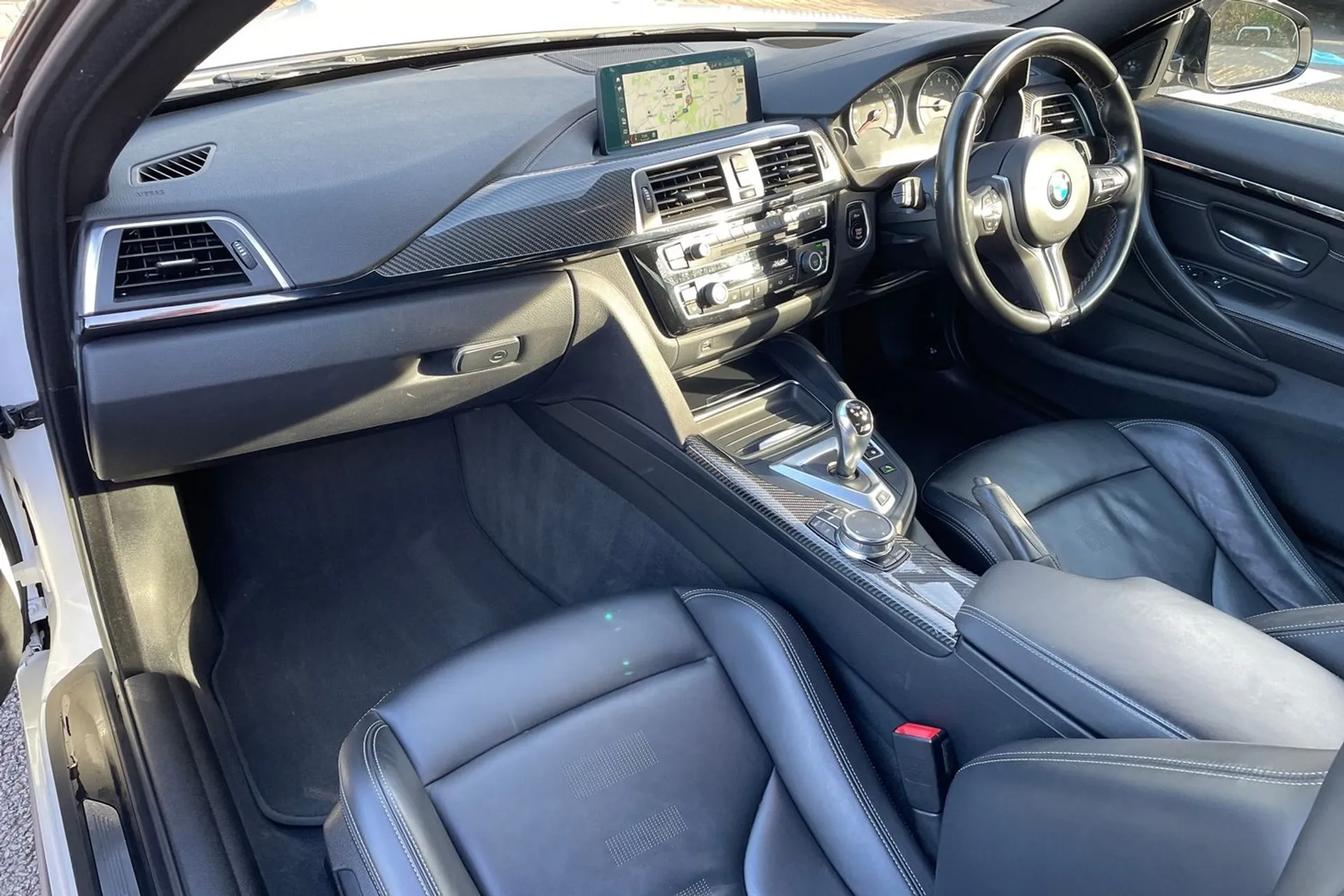 BMW M4 thumbnail image number 26