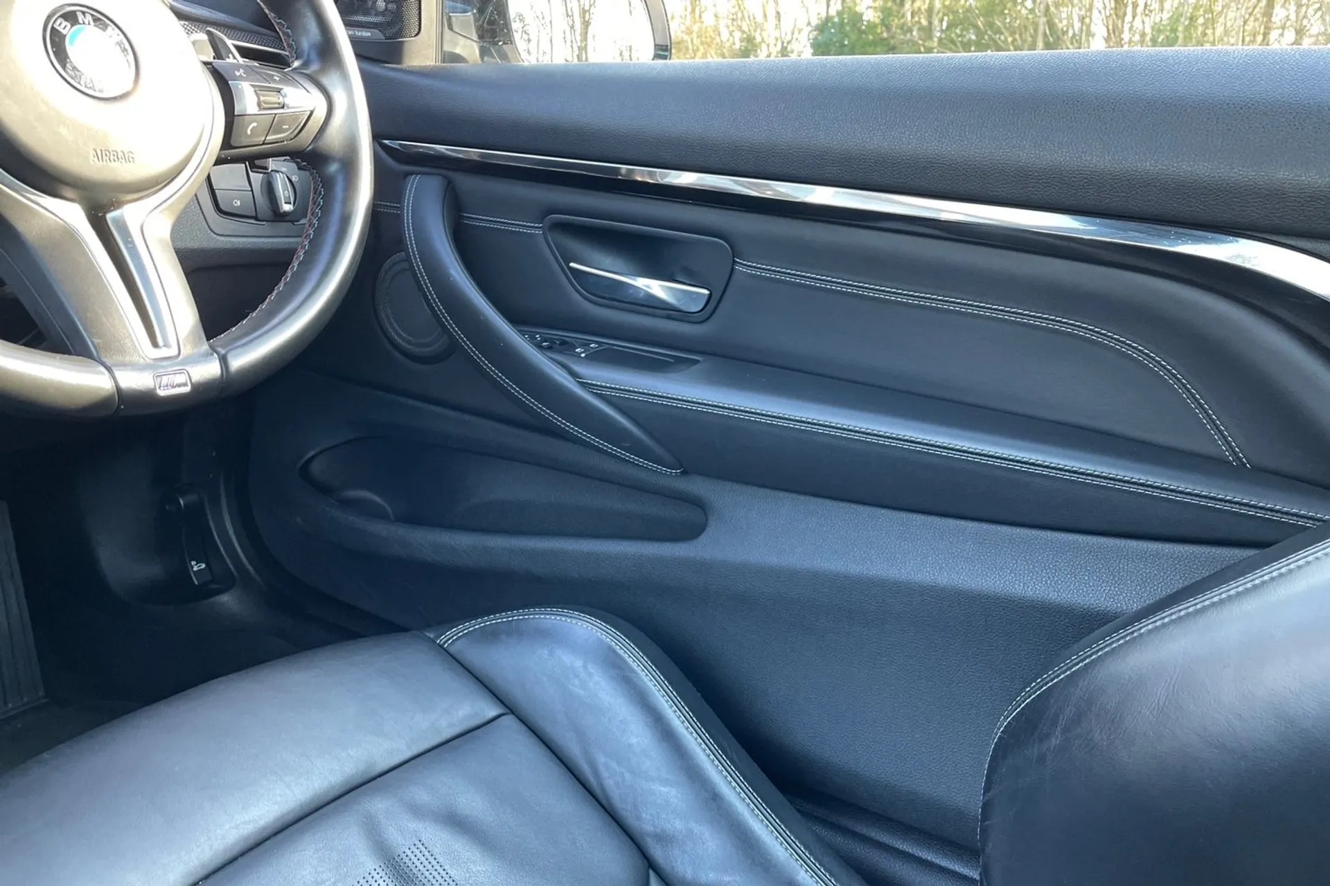 BMW M4 thumbnail image number 39
