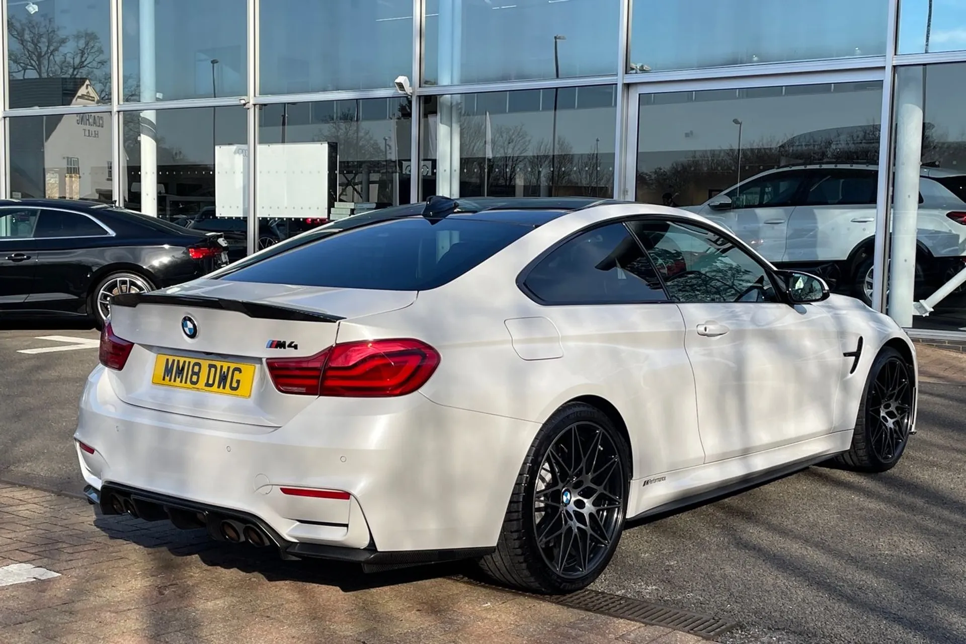 BMW M4 thumbnail image number 6