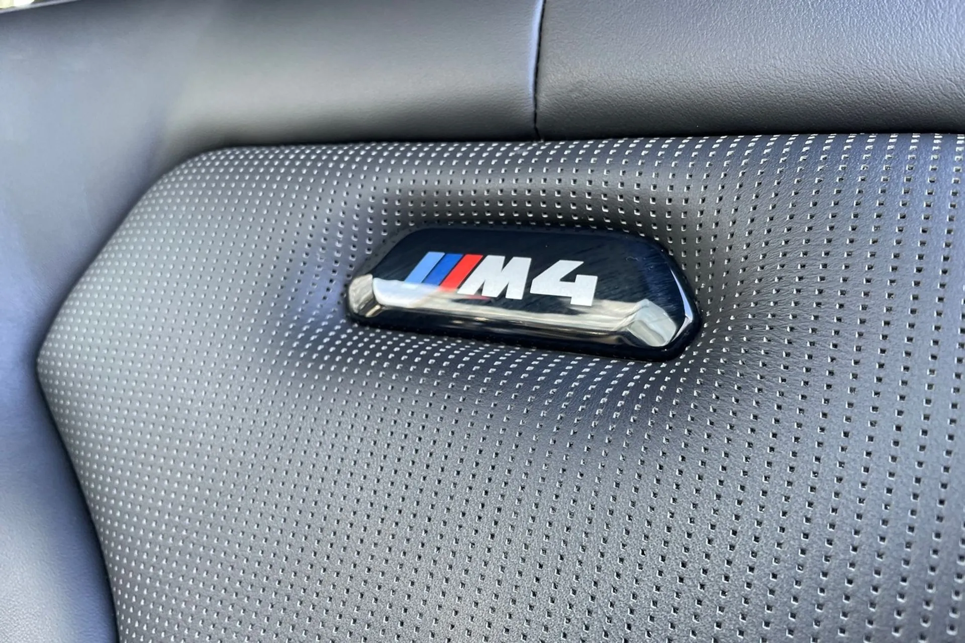BMW M4 thumbnail image number 30