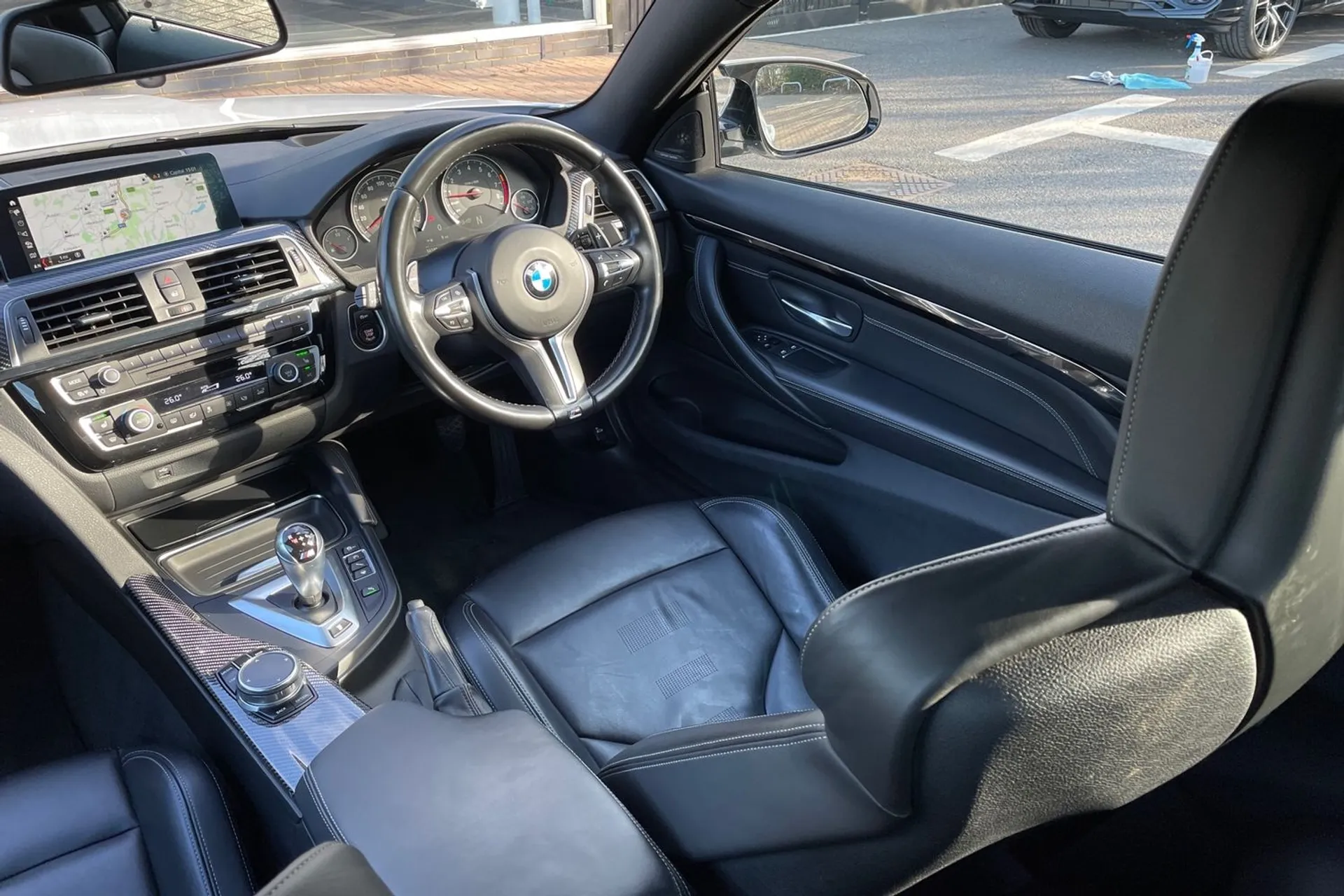 BMW M4 thumbnail image number 33