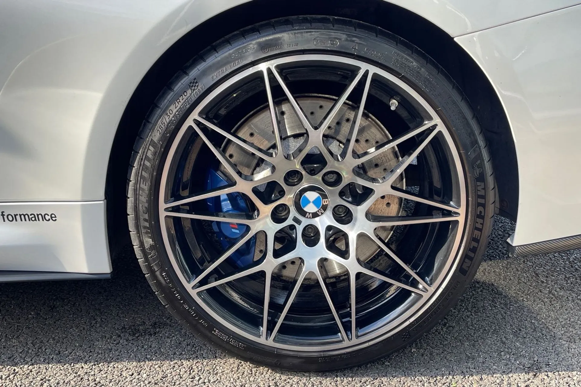BMW M4 thumbnail image number 12