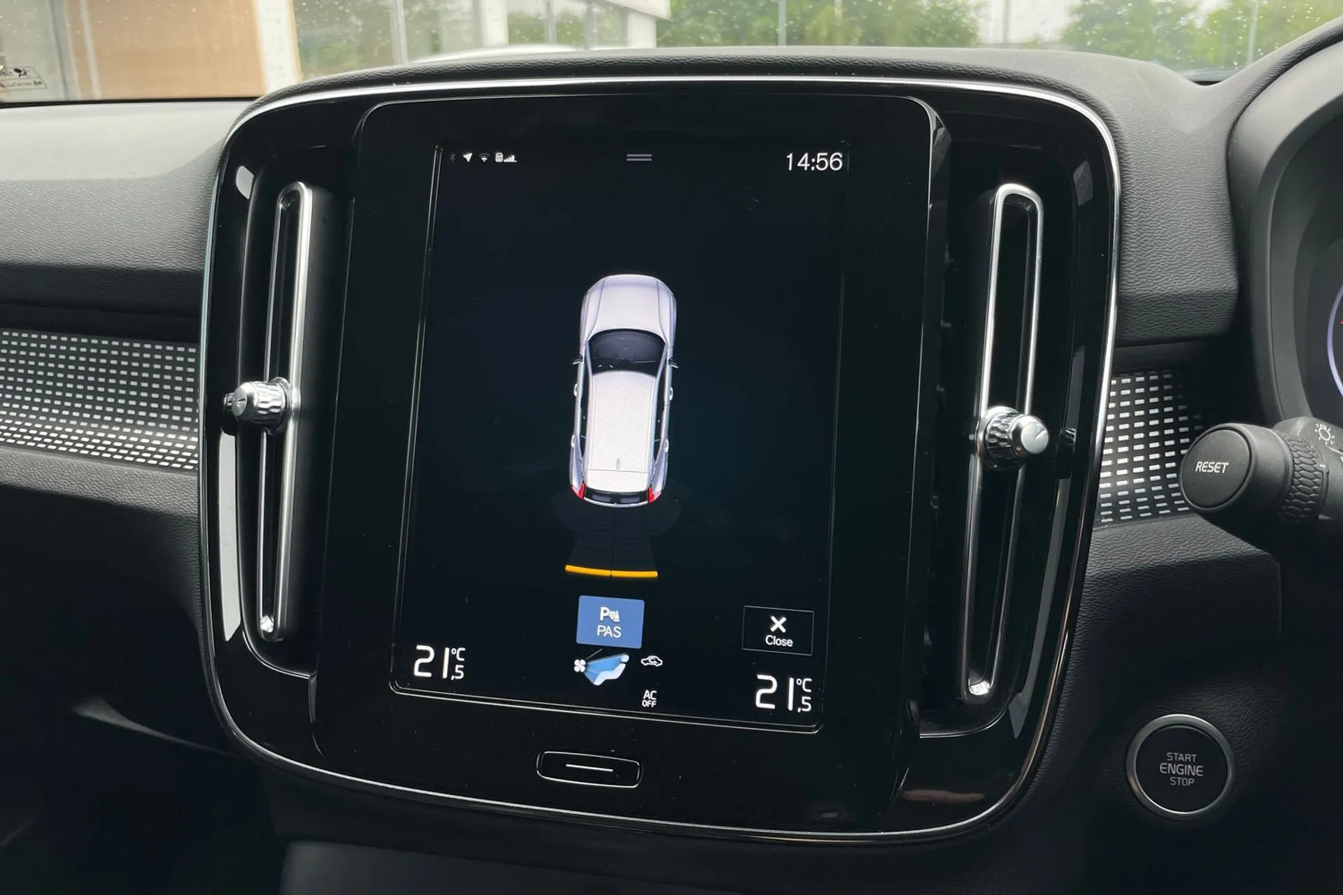Volvo XC40 thumbnail image number 4