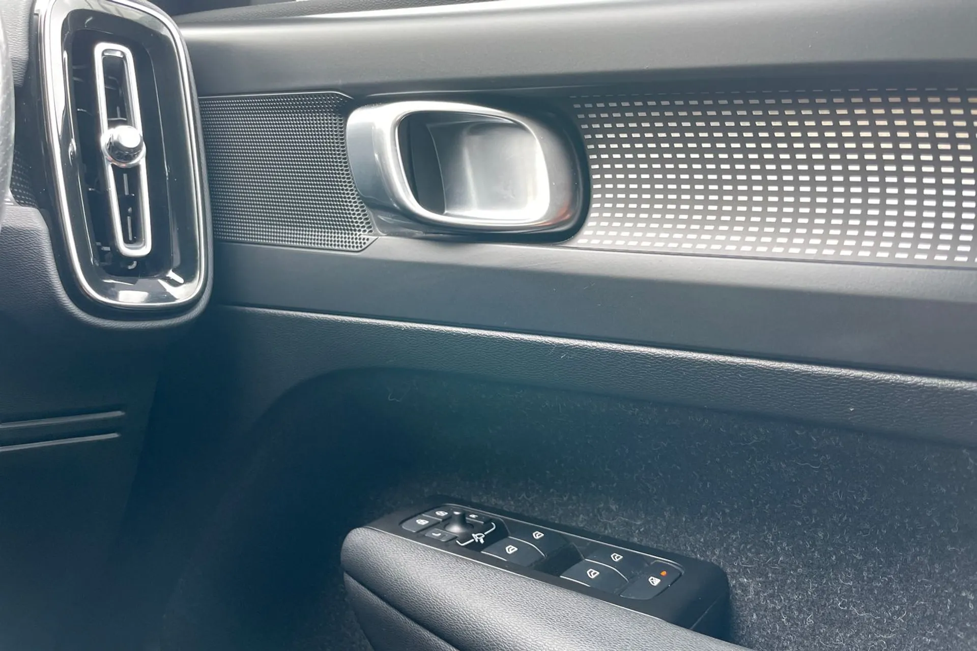 Volvo XC40 thumbnail image number 41