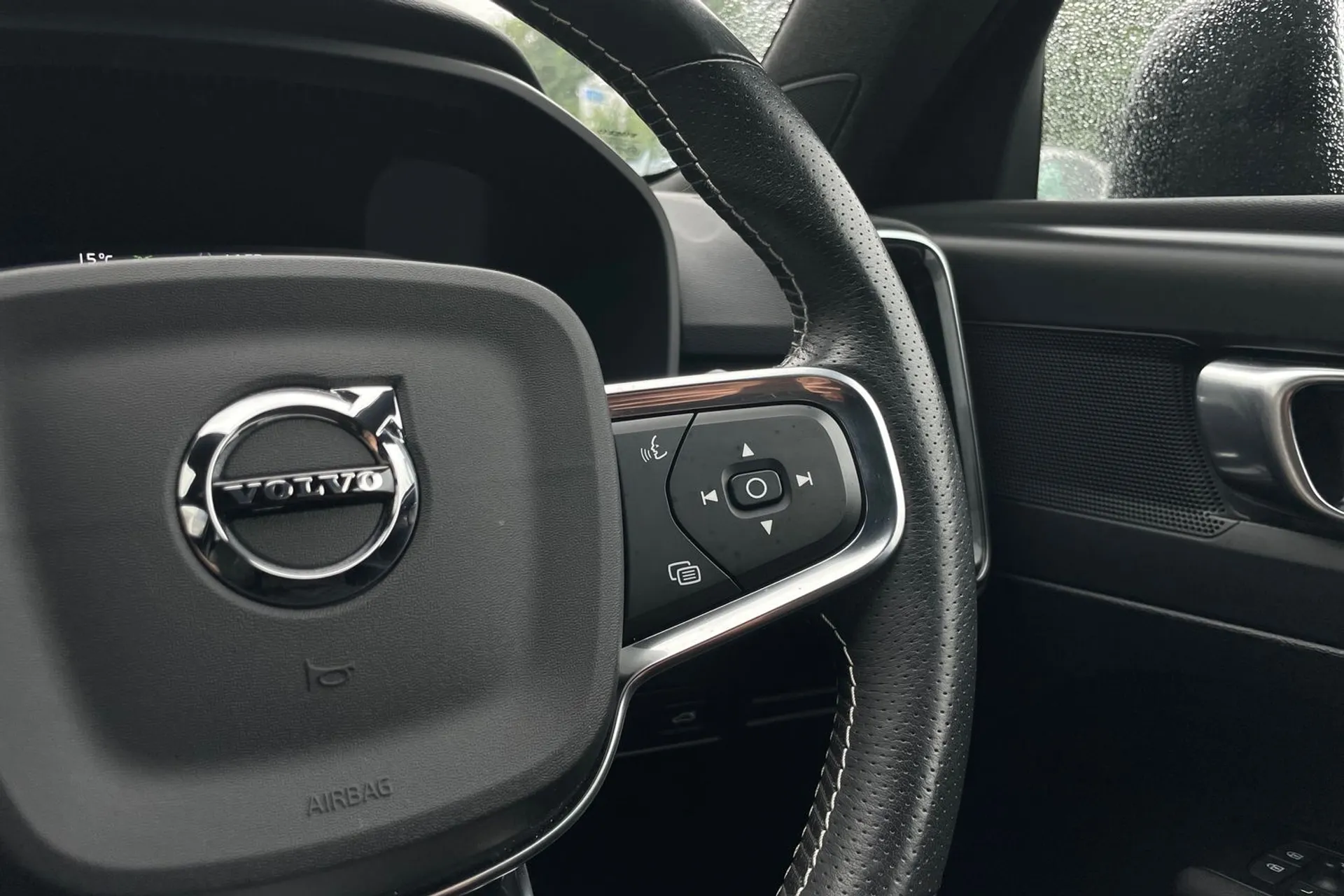 Volvo XC40 thumbnail image number 36