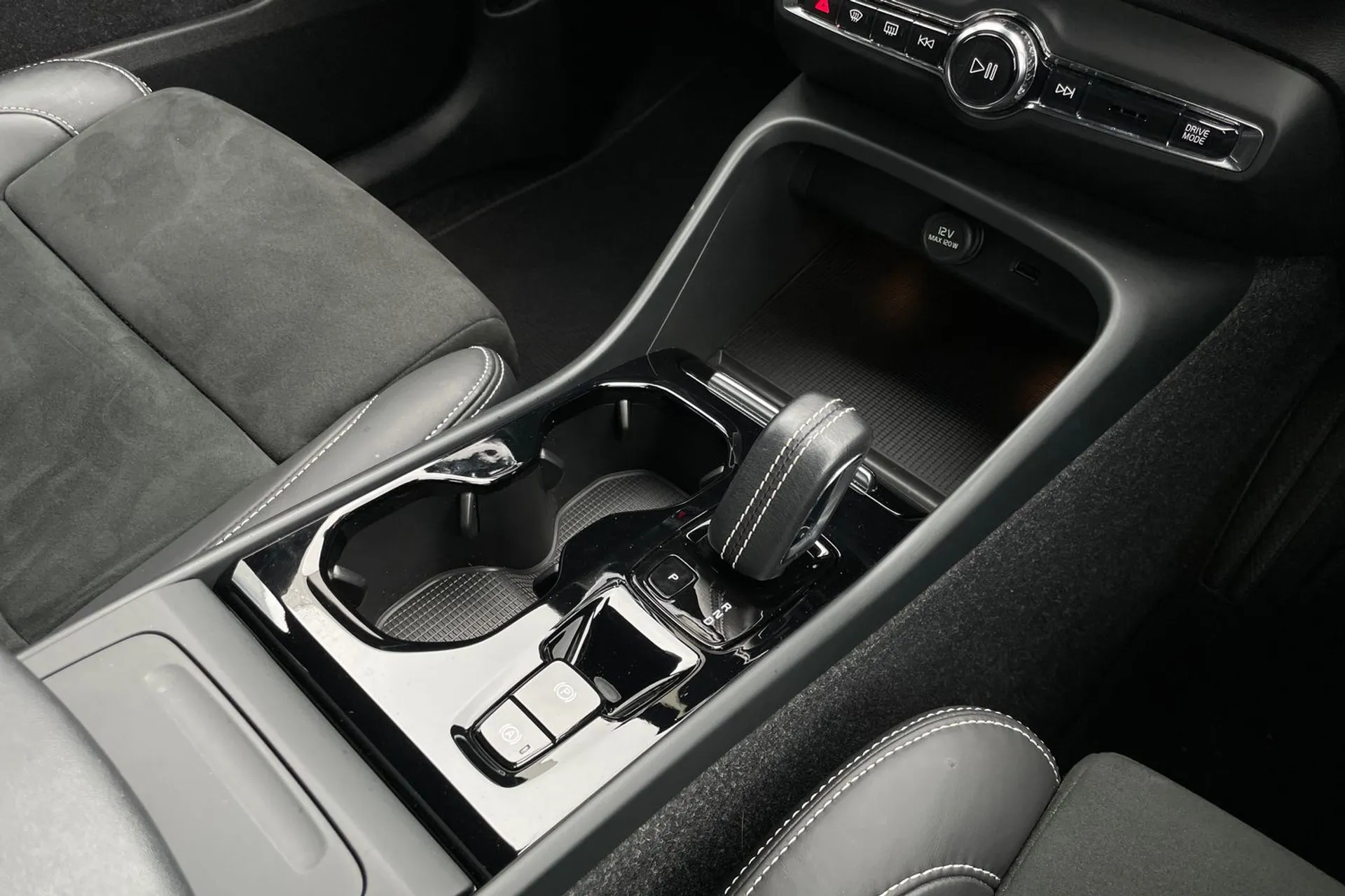 Volvo XC40 thumbnail image number 42
