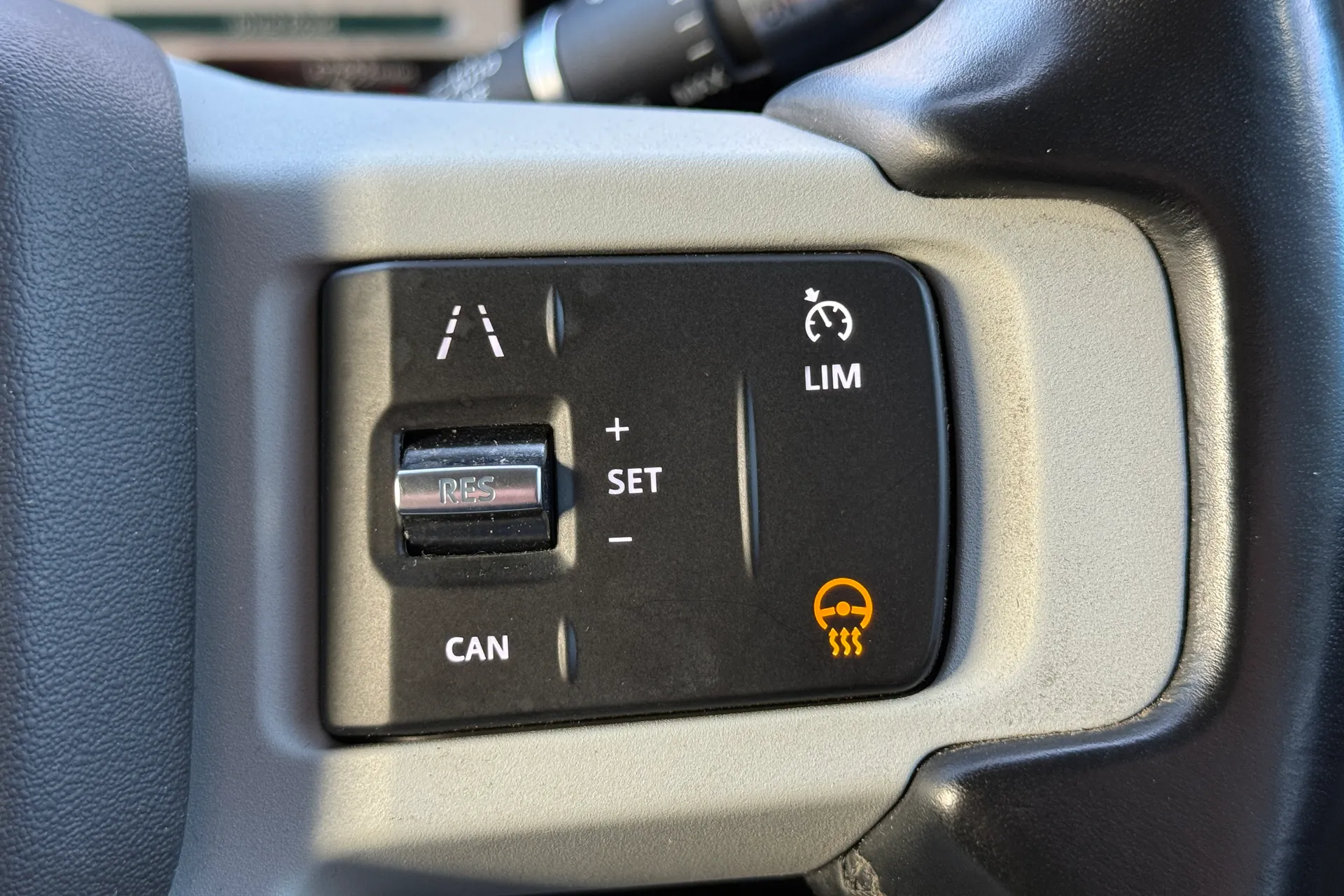 LAND ROVER DEFENDER thumbnail image number 25