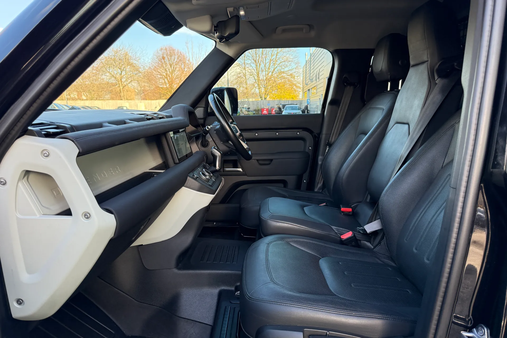 LAND ROVER DEFENDER thumbnail image number 9