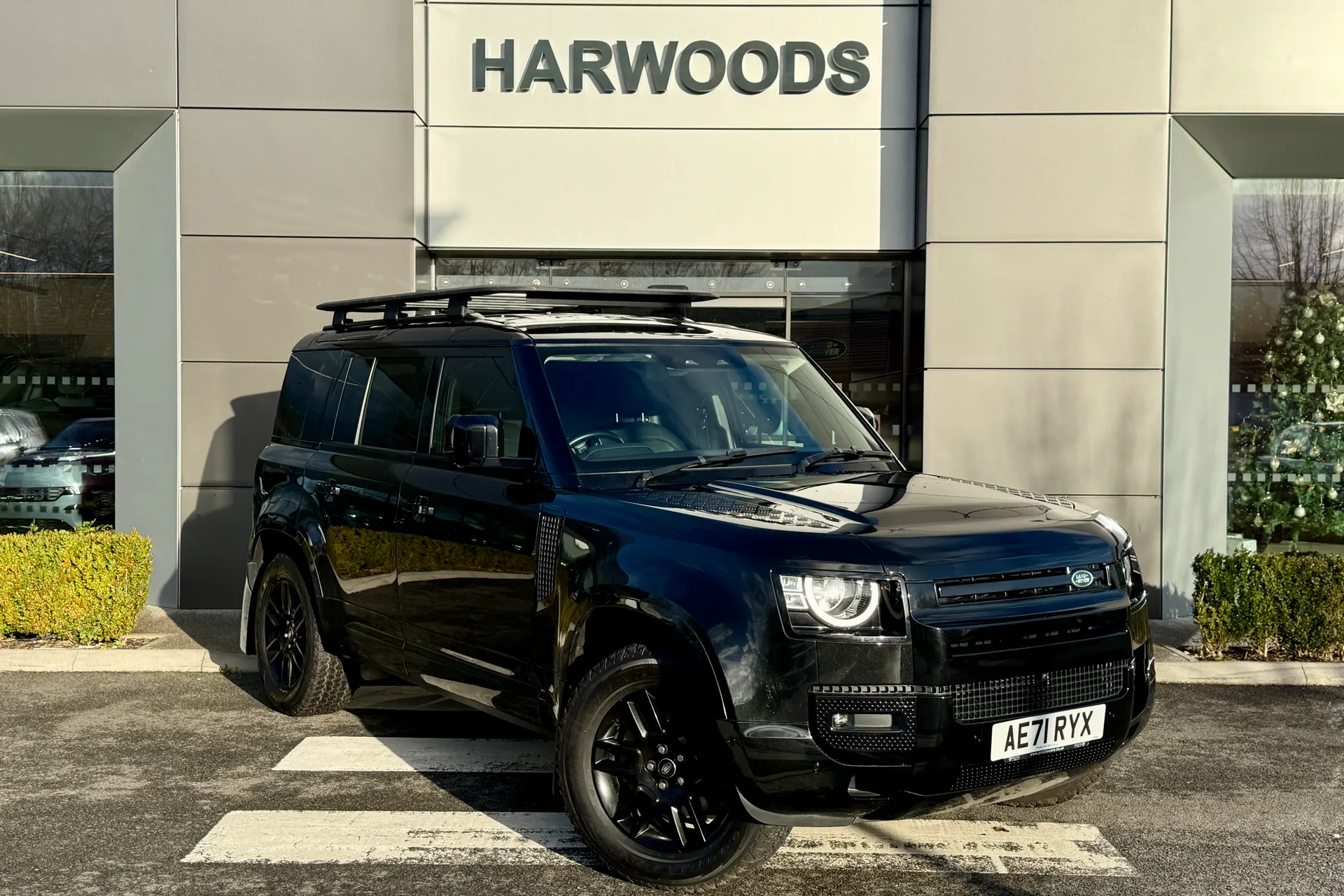 LAND ROVER DEFENDER focused image