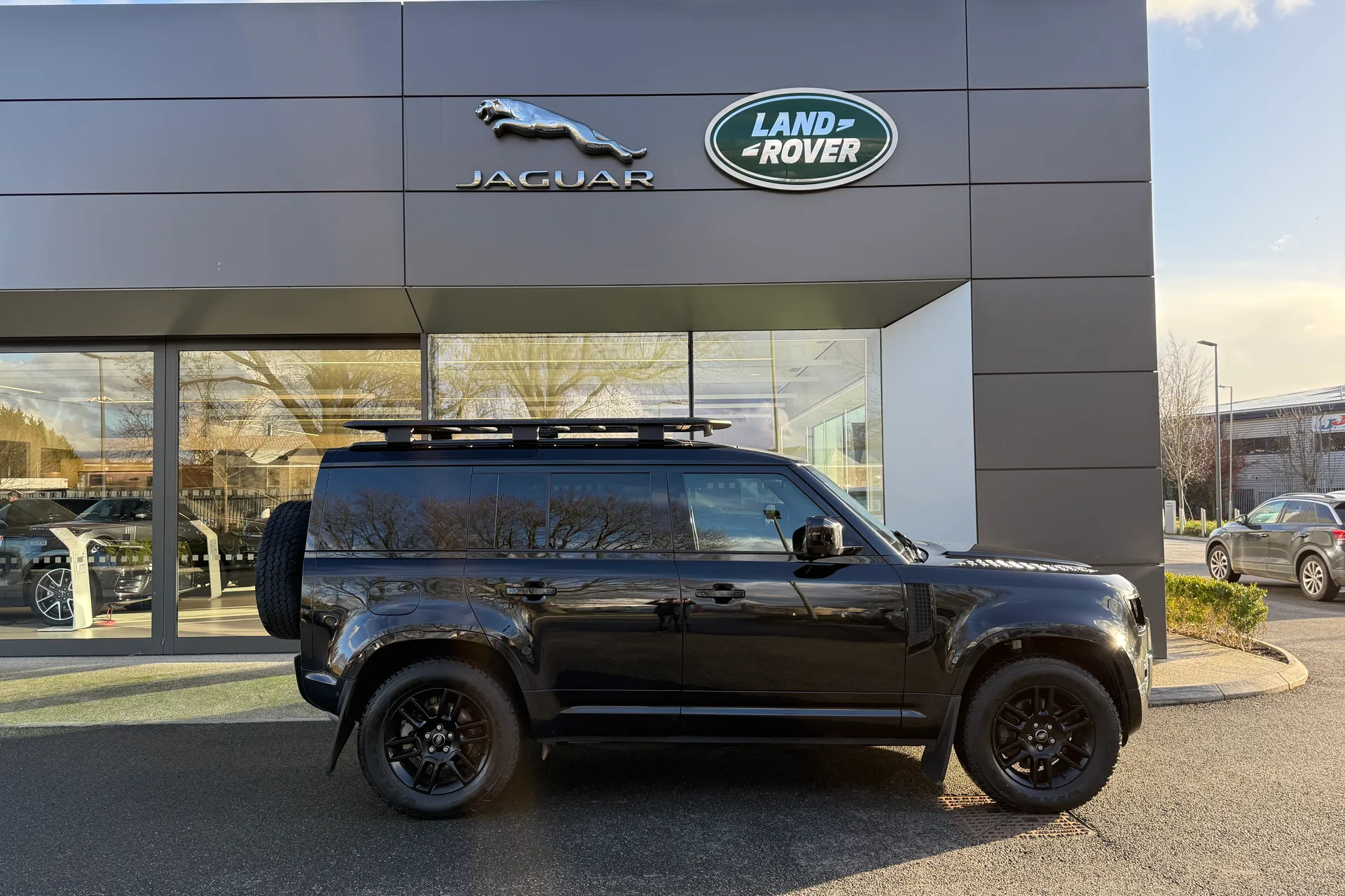 LAND ROVER DEFENDER thumbnail image number 2