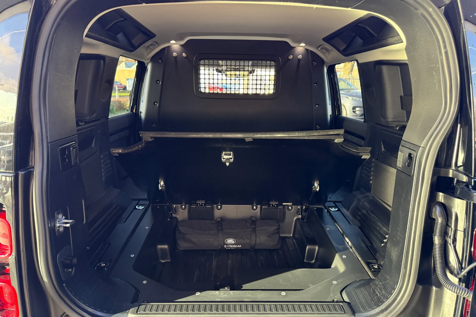 LAND ROVER DEFENDER thumbnail image number 38