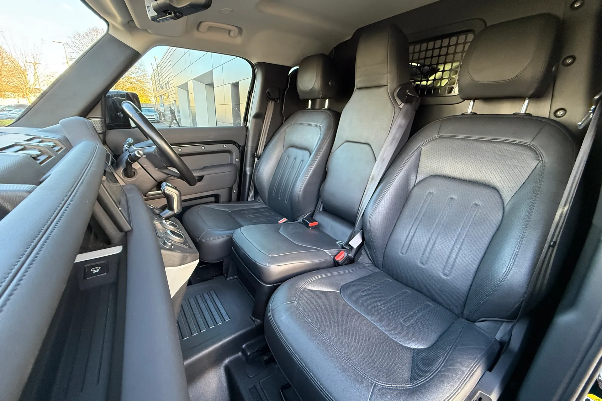 LAND ROVER DEFENDER thumbnail image number 10