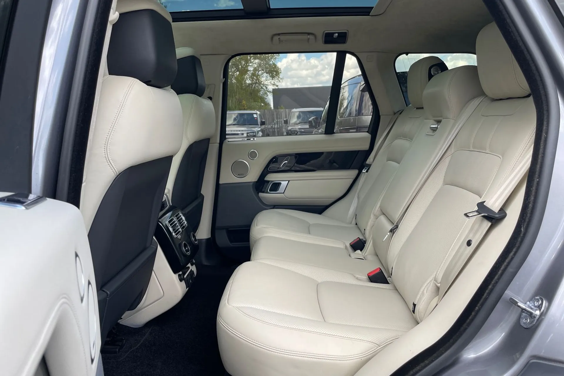 LAND ROVER RANGE ROVER thumbnail image number 32